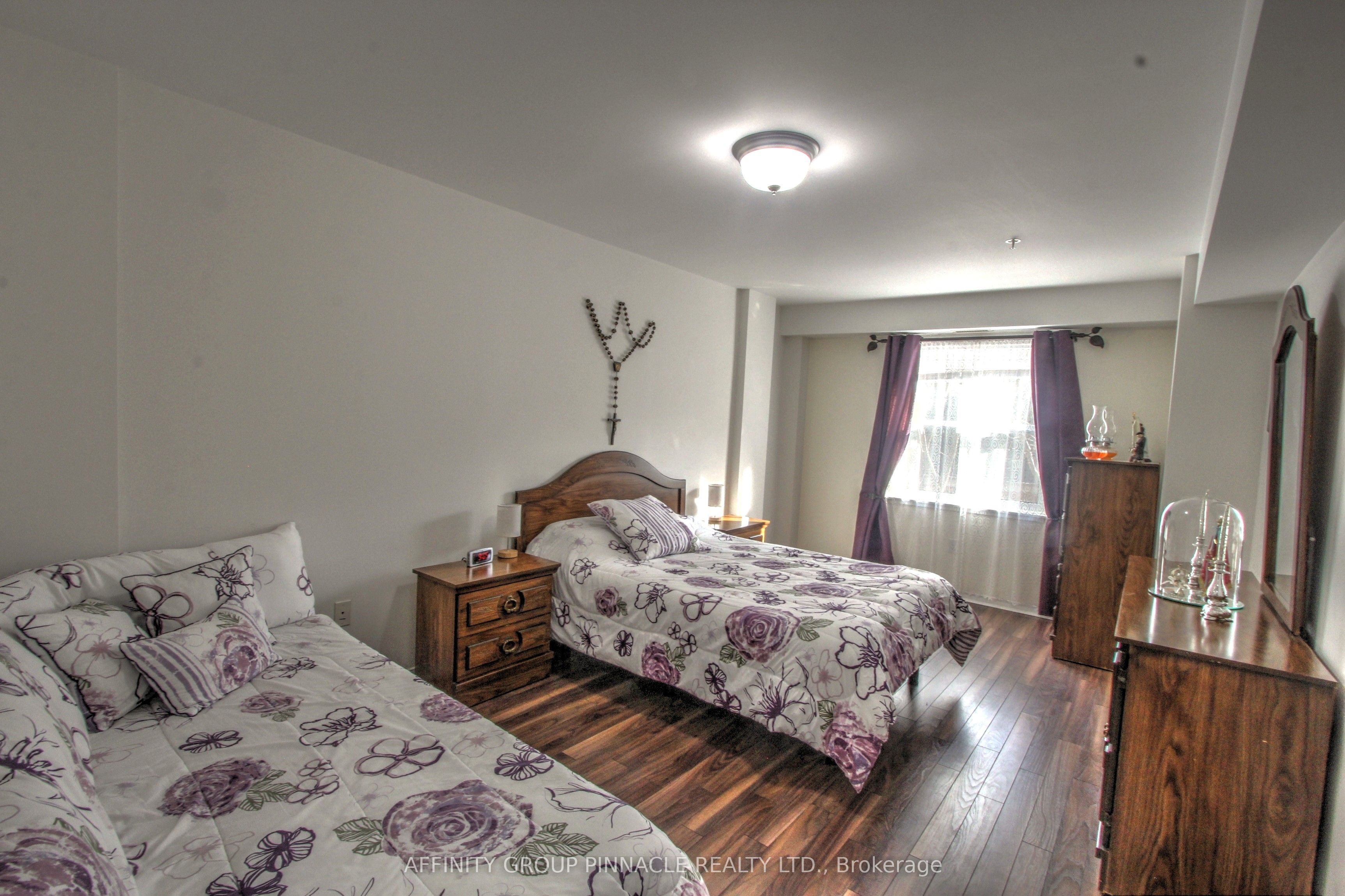 8 Huron Street E 106 Property Photo 25