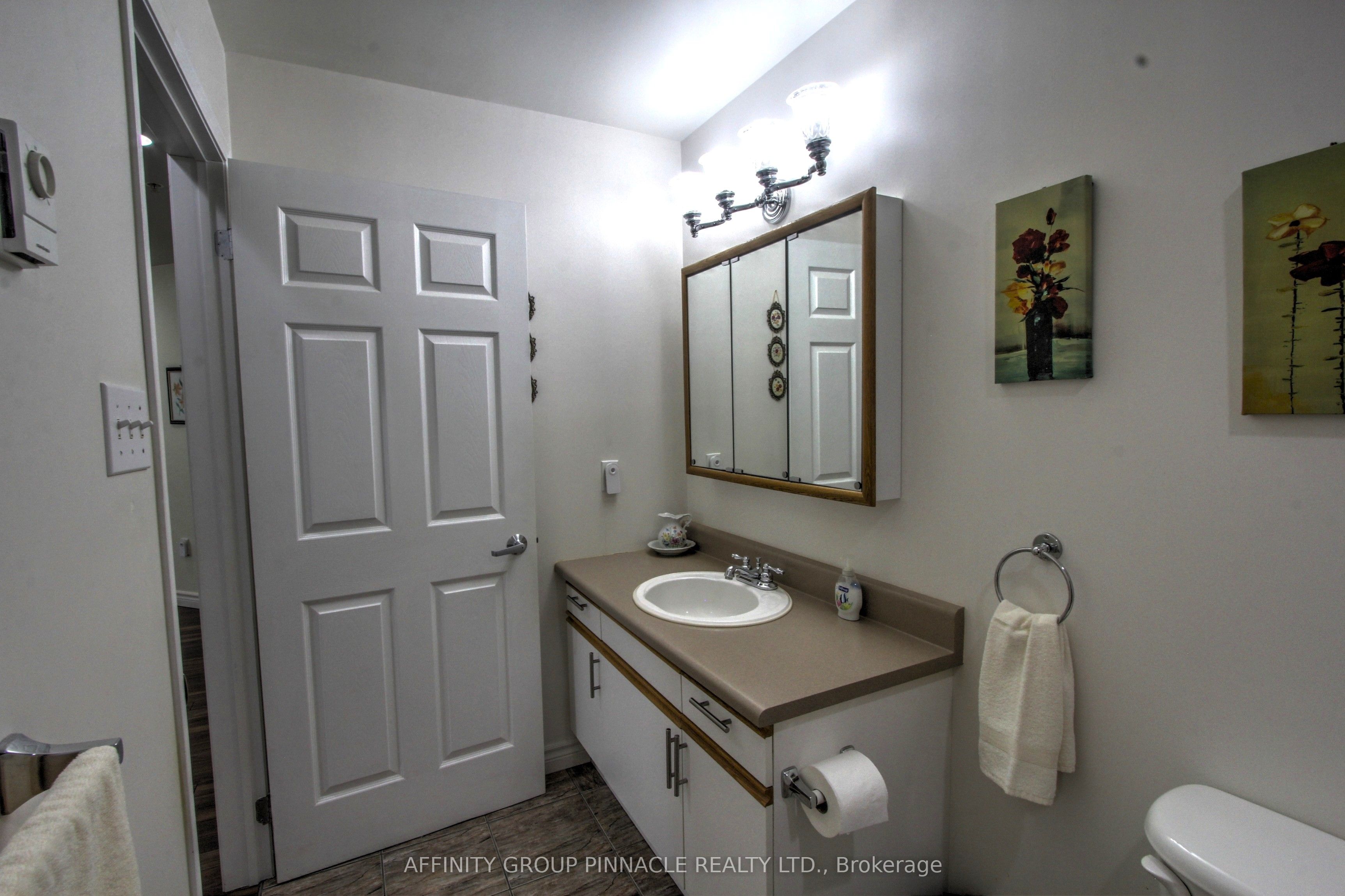 8 Huron Street E 106 Property Photo 28