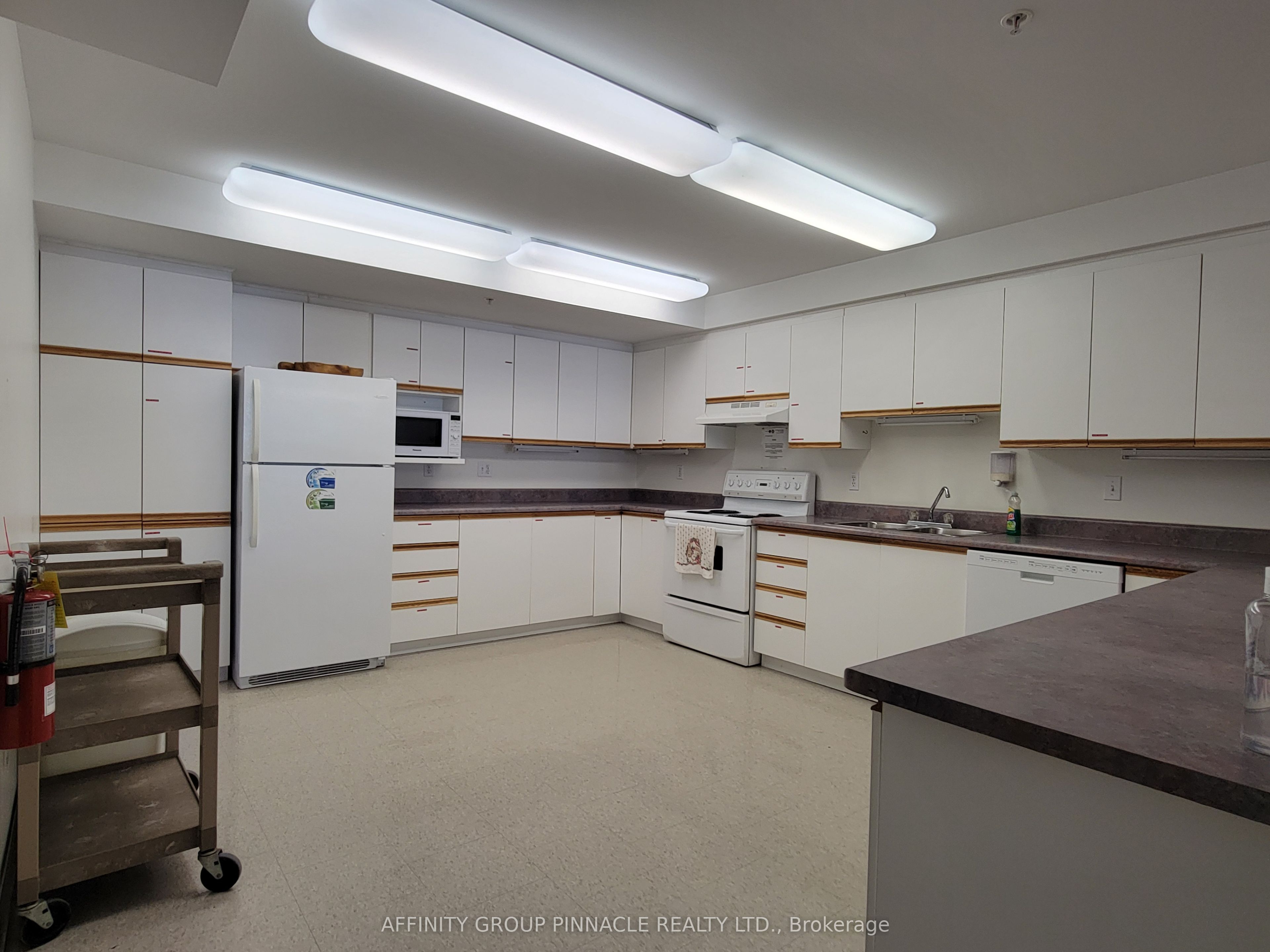 8 Huron Street E 106 Property Photo 33