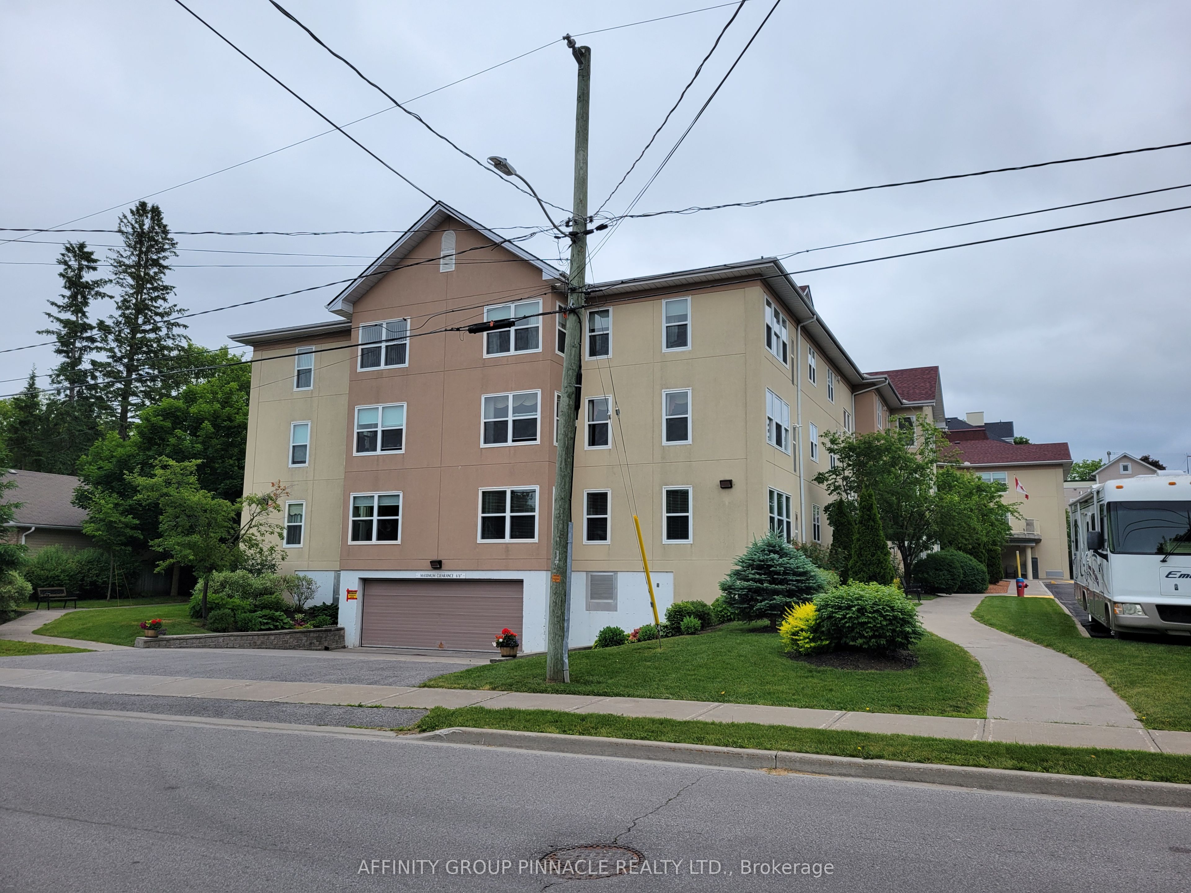 8 Huron Street E 106 Property Photo 41