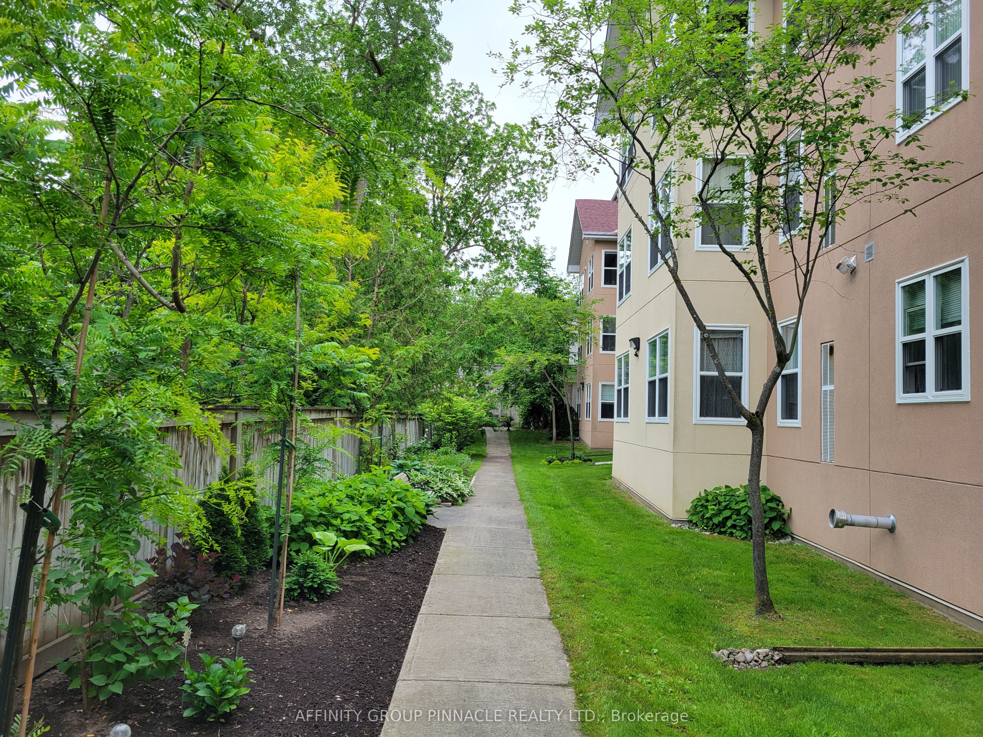8 Huron Street E 106 Property Photo 42