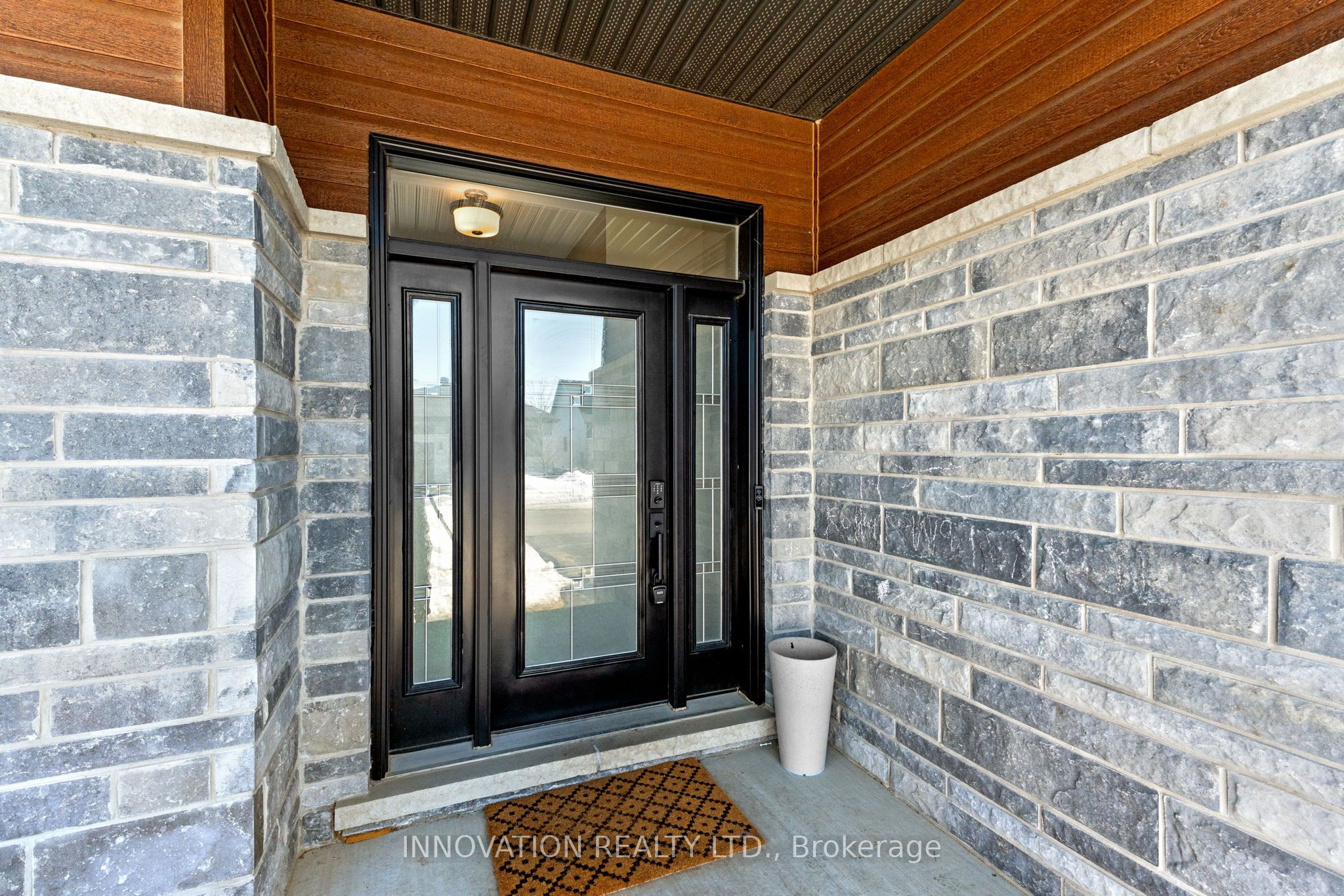 404 Bruges Street Property Photo 2