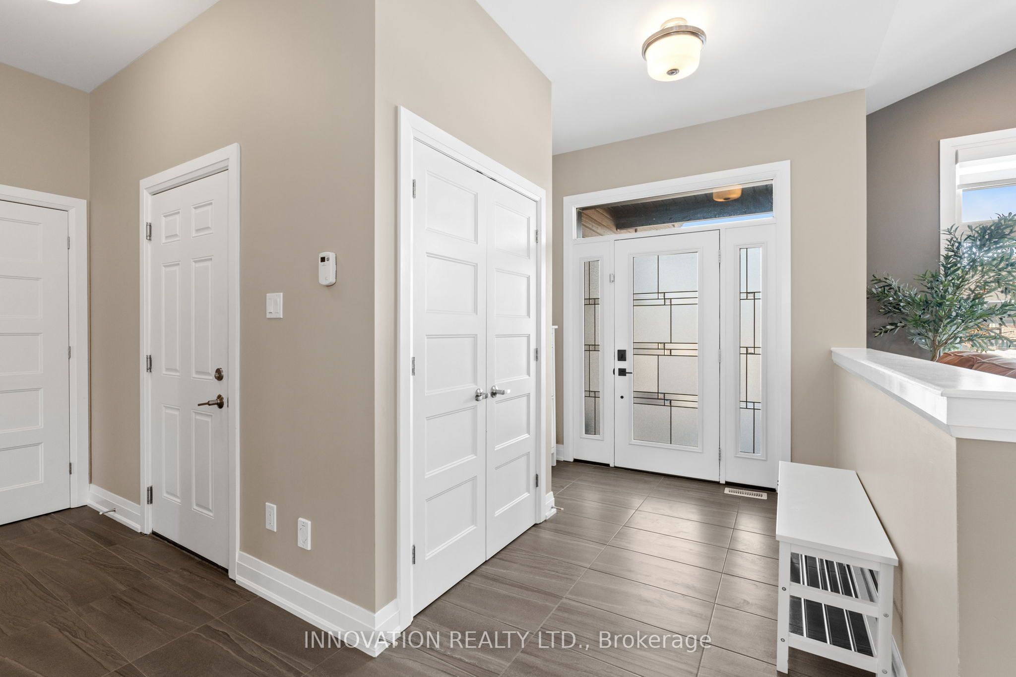 404 Bruges Street Property Photo 3