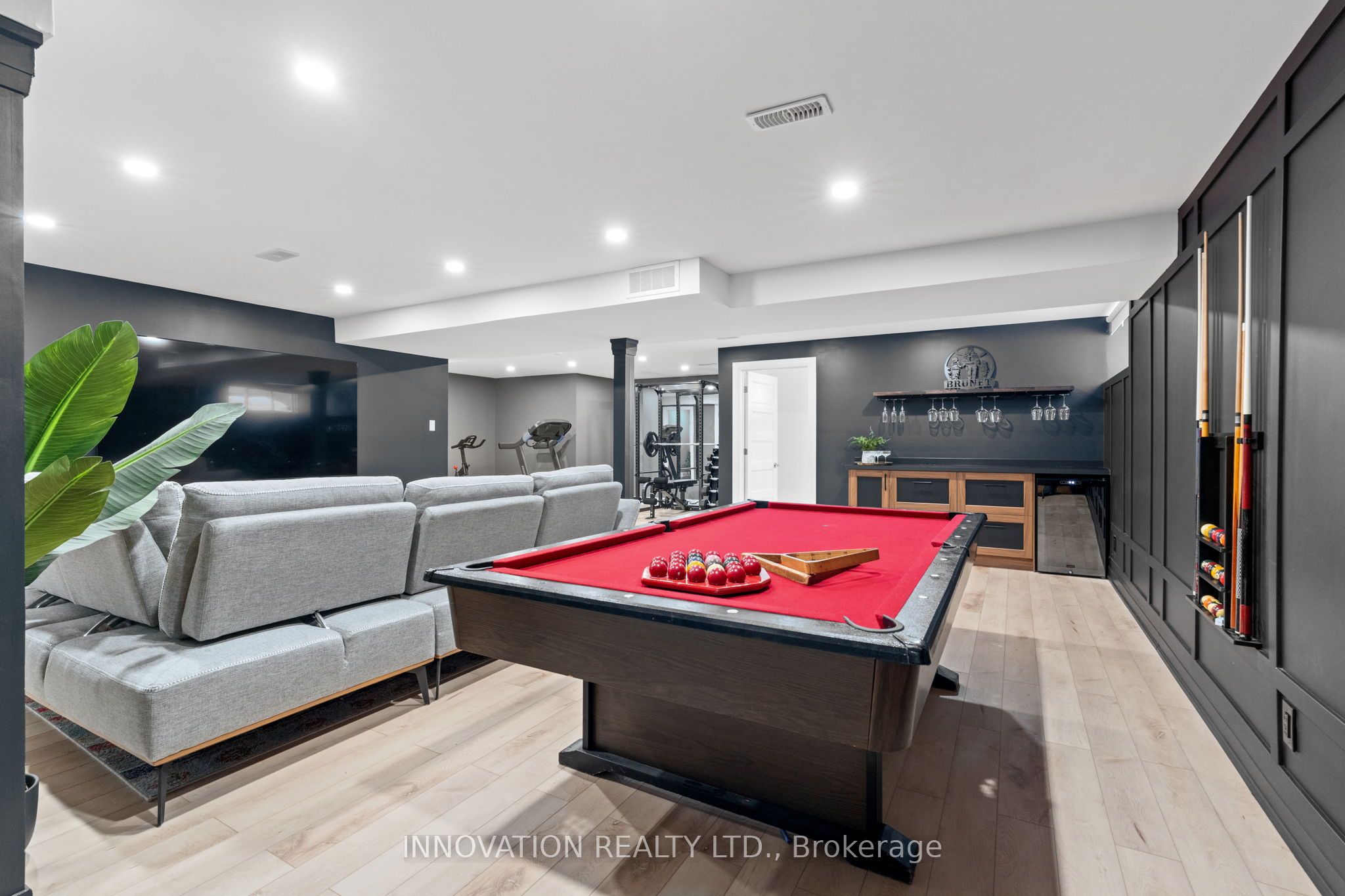 404 Bruges Street Property Photo 31