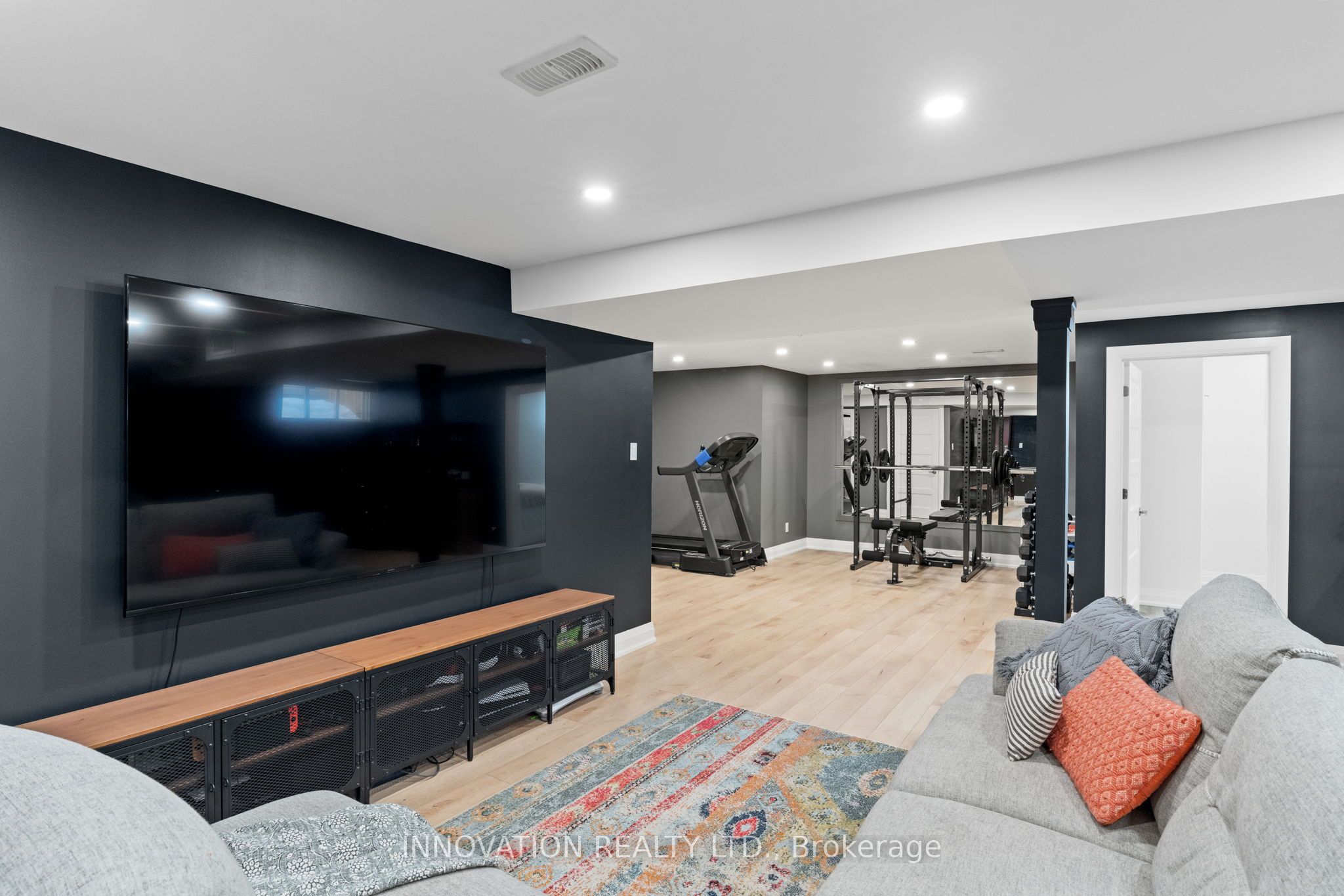 404 Bruges Street Property Photo 32