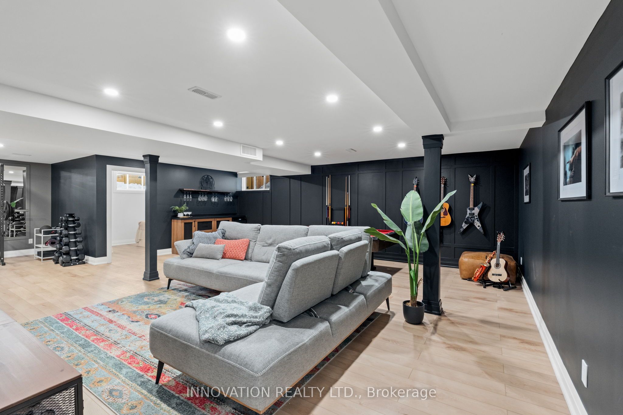 404 Bruges Street Property Photo 34