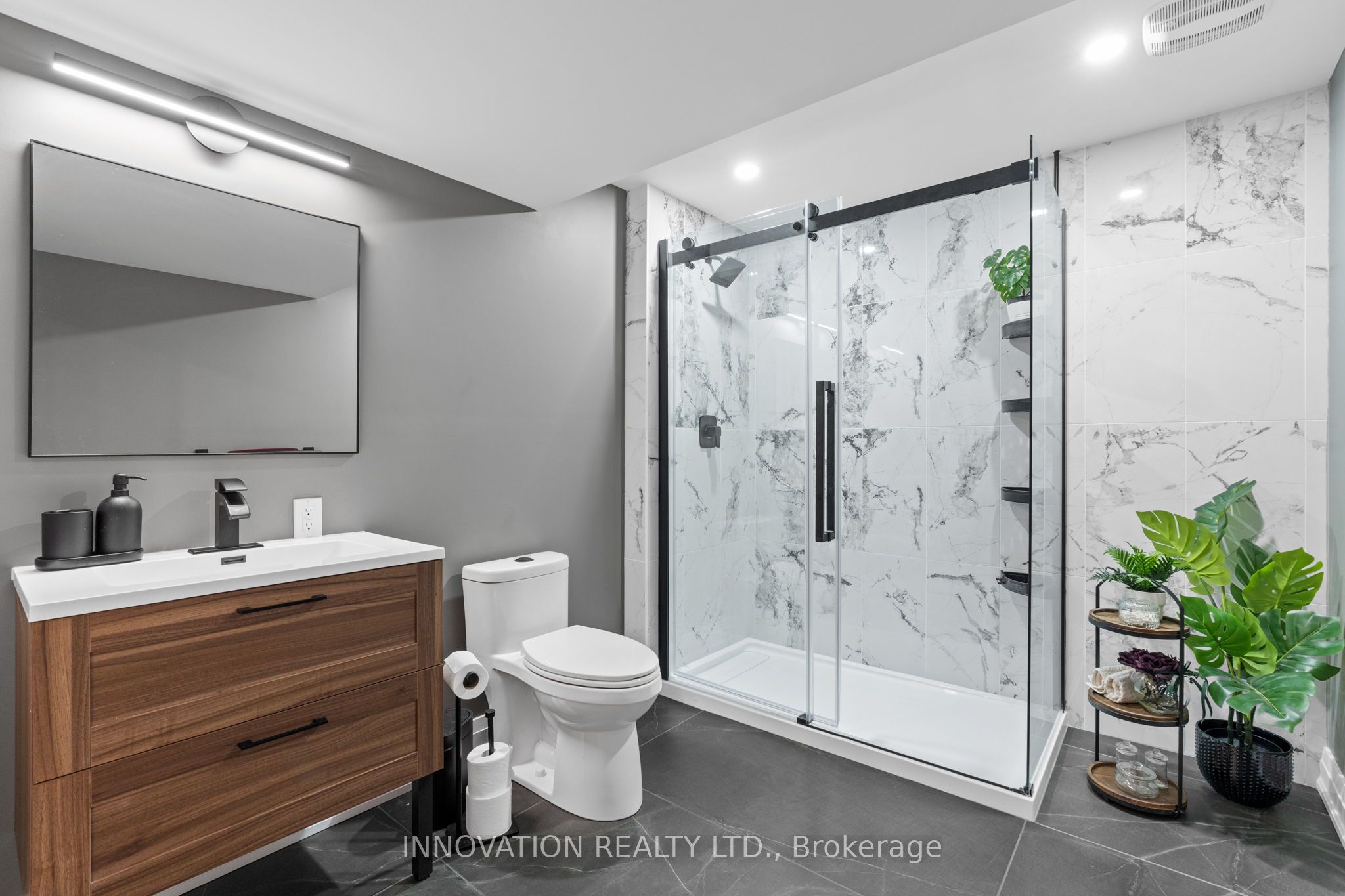 404 Bruges Street Property Photo 39