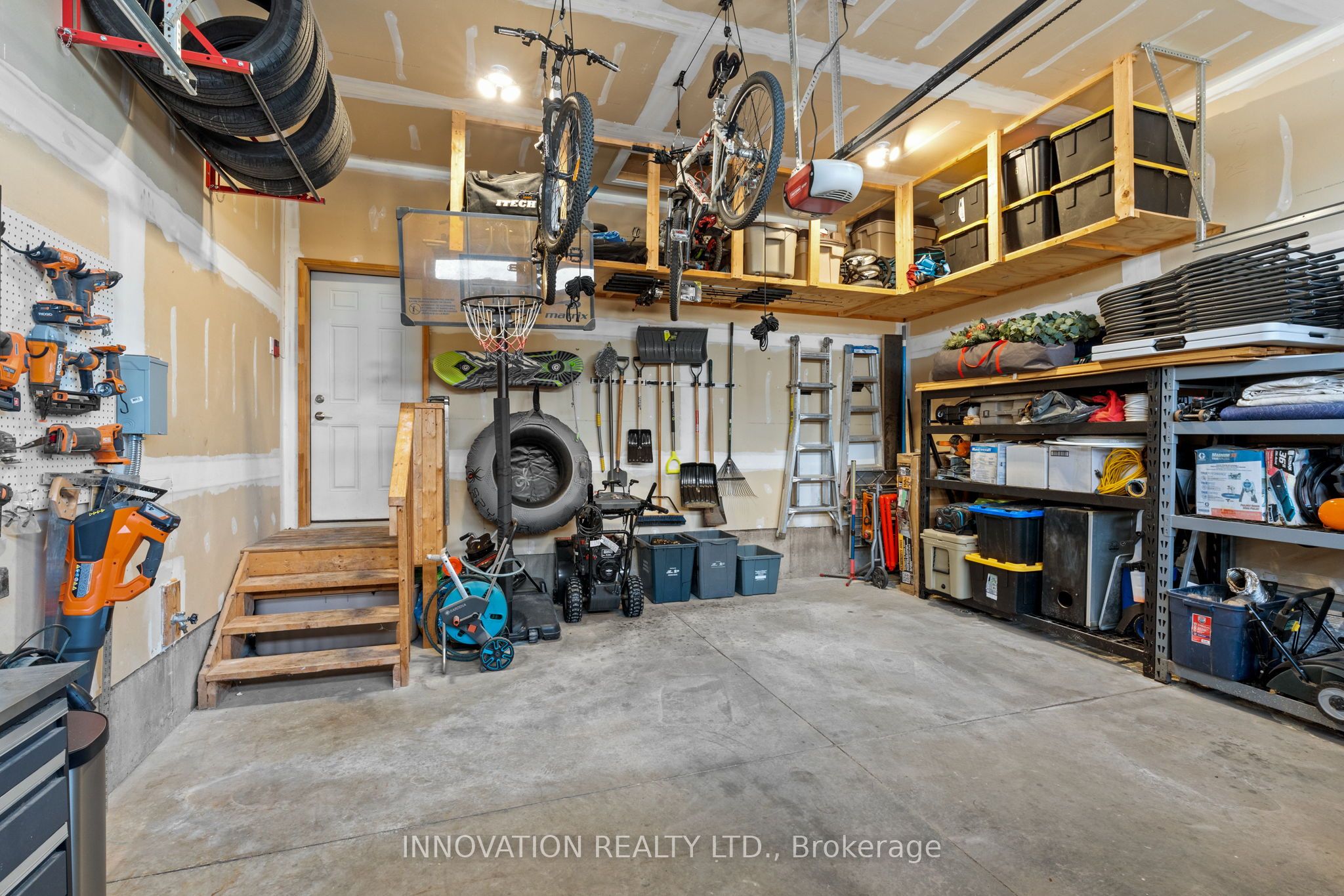404 Bruges Street Property Photo 40