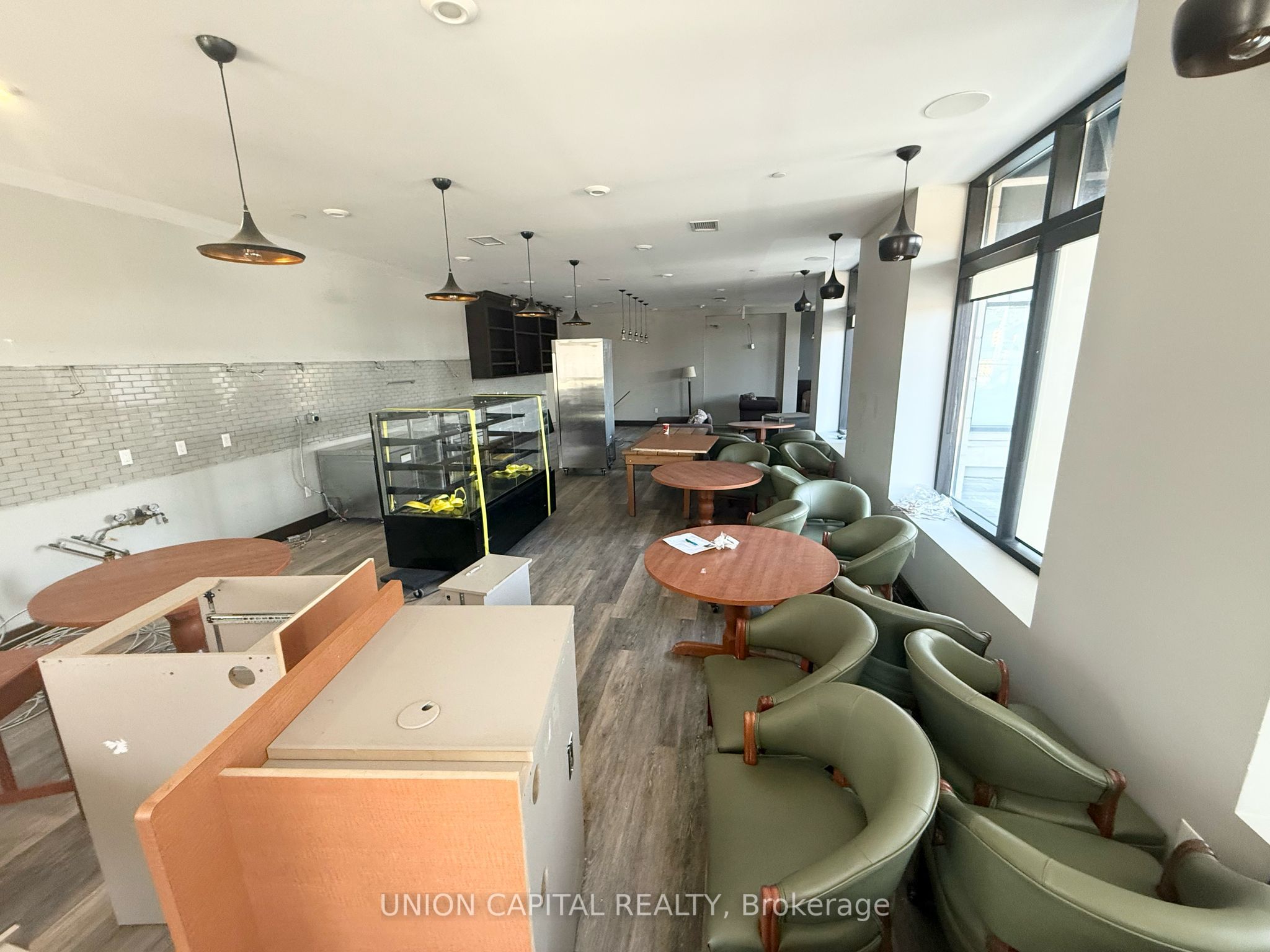 #1 - 160 Macdonell Street Property Photo 8