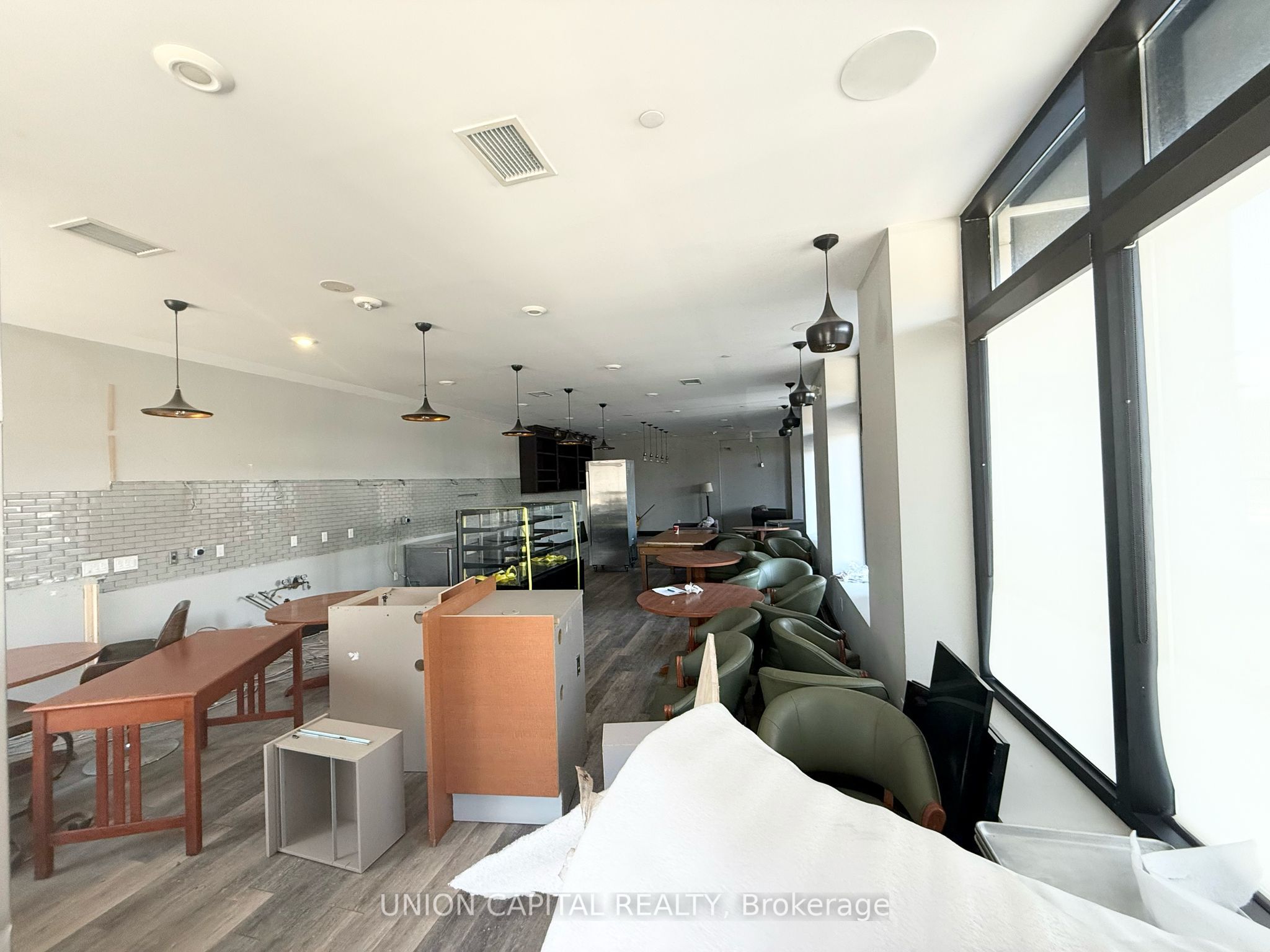 #1 - 160 Macdonell Street Property Photo 10