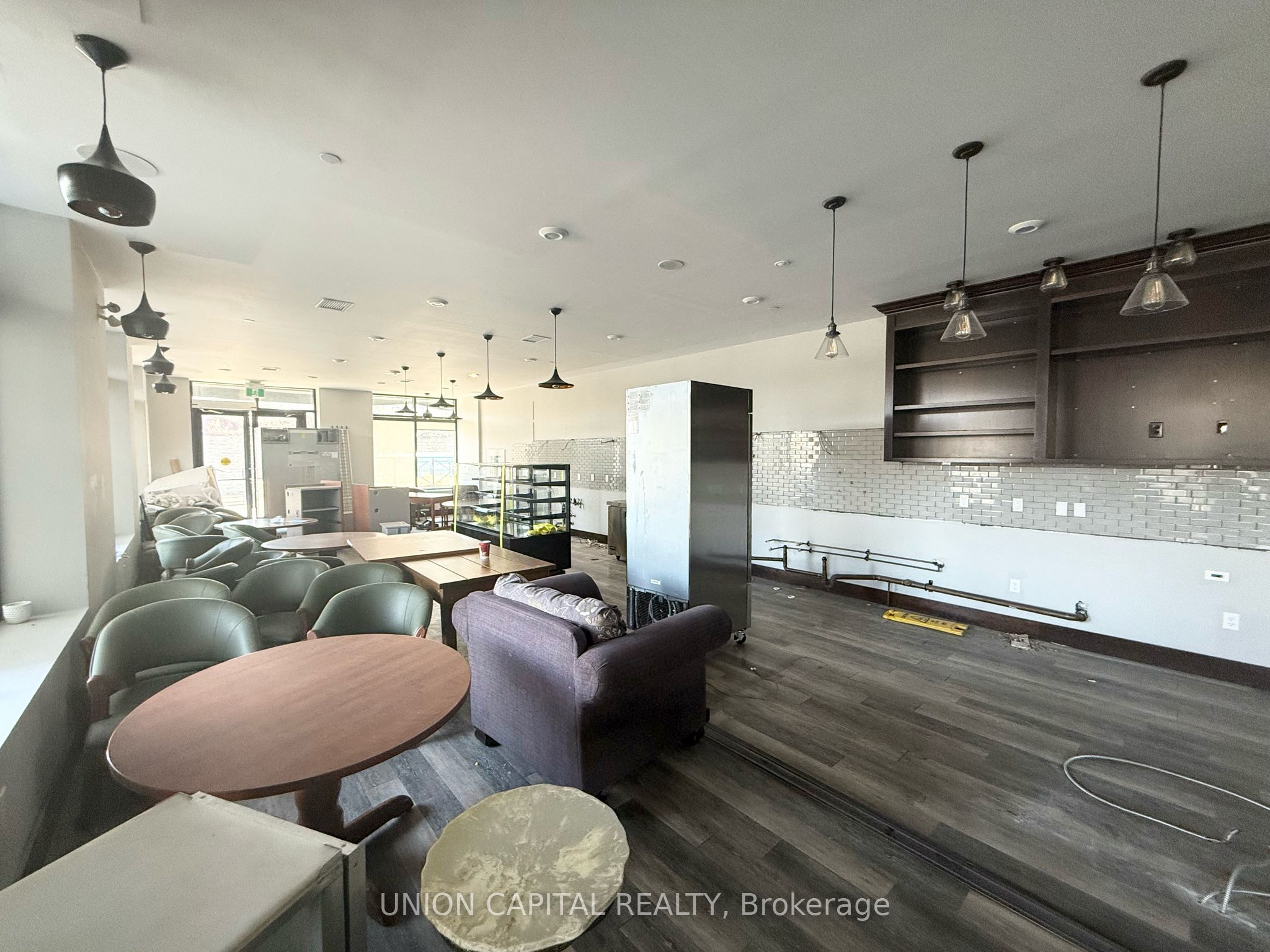 #1 - 160 Macdonell Street Property Photo 11
