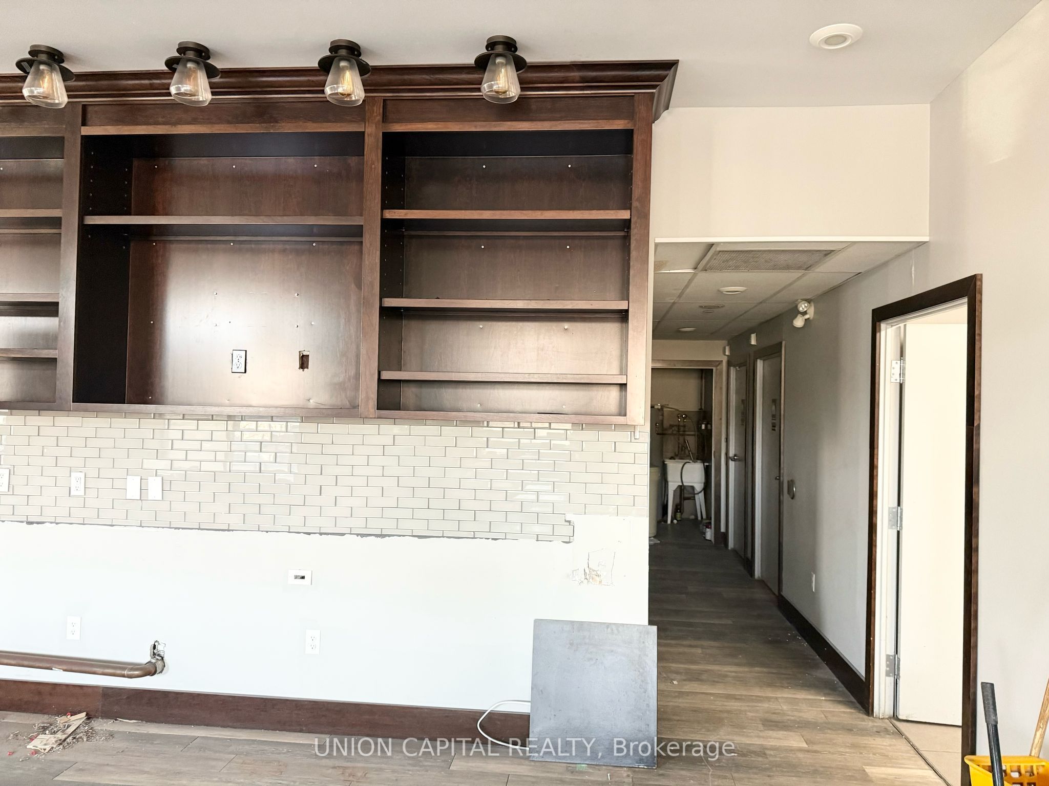 #1 - 160 Macdonell Street Property Photo 12