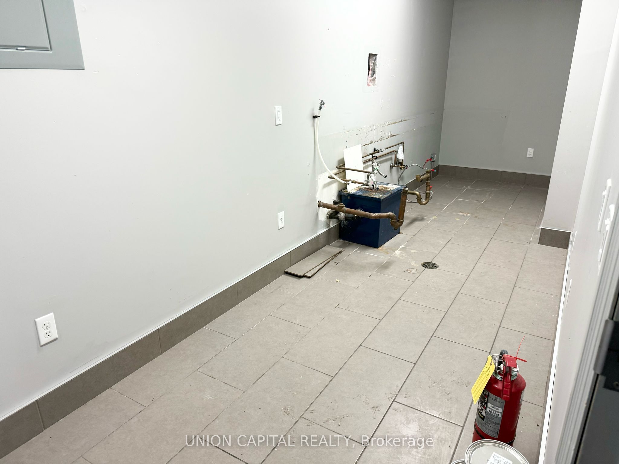 #1 - 160 Macdonell Street Property Photo 14