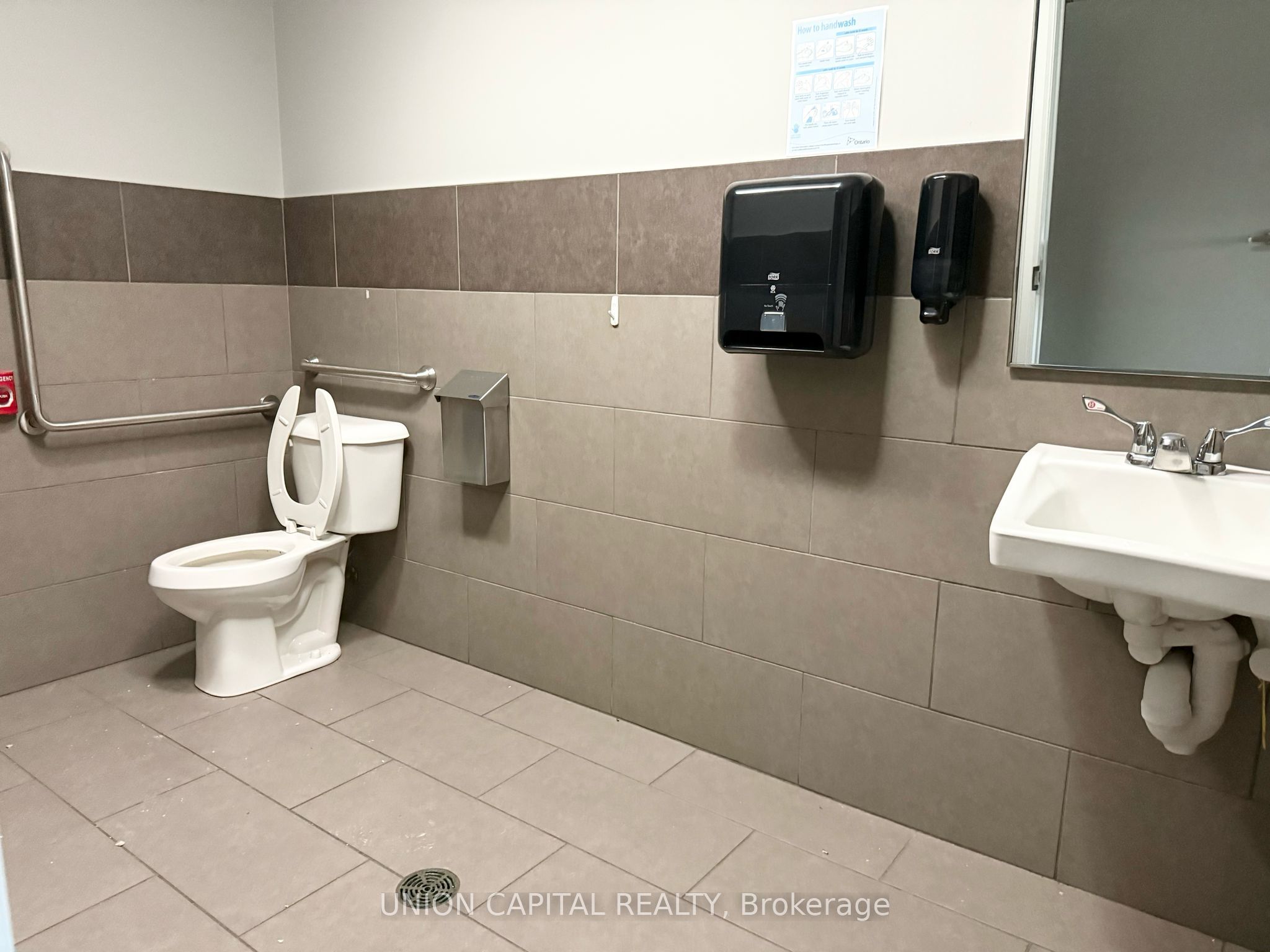 #1 - 160 Macdonell Street Property Photo 15