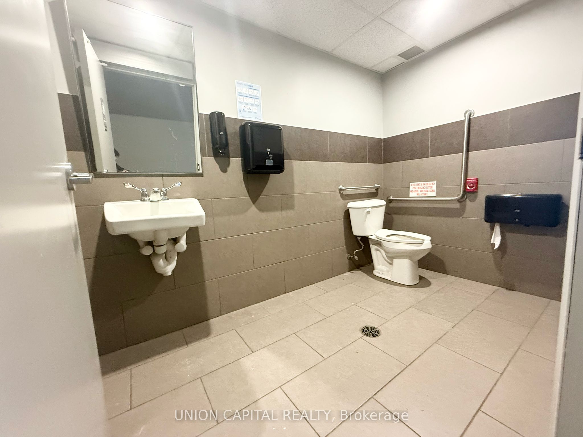 #1 - 160 Macdonell Street Property Photo 16