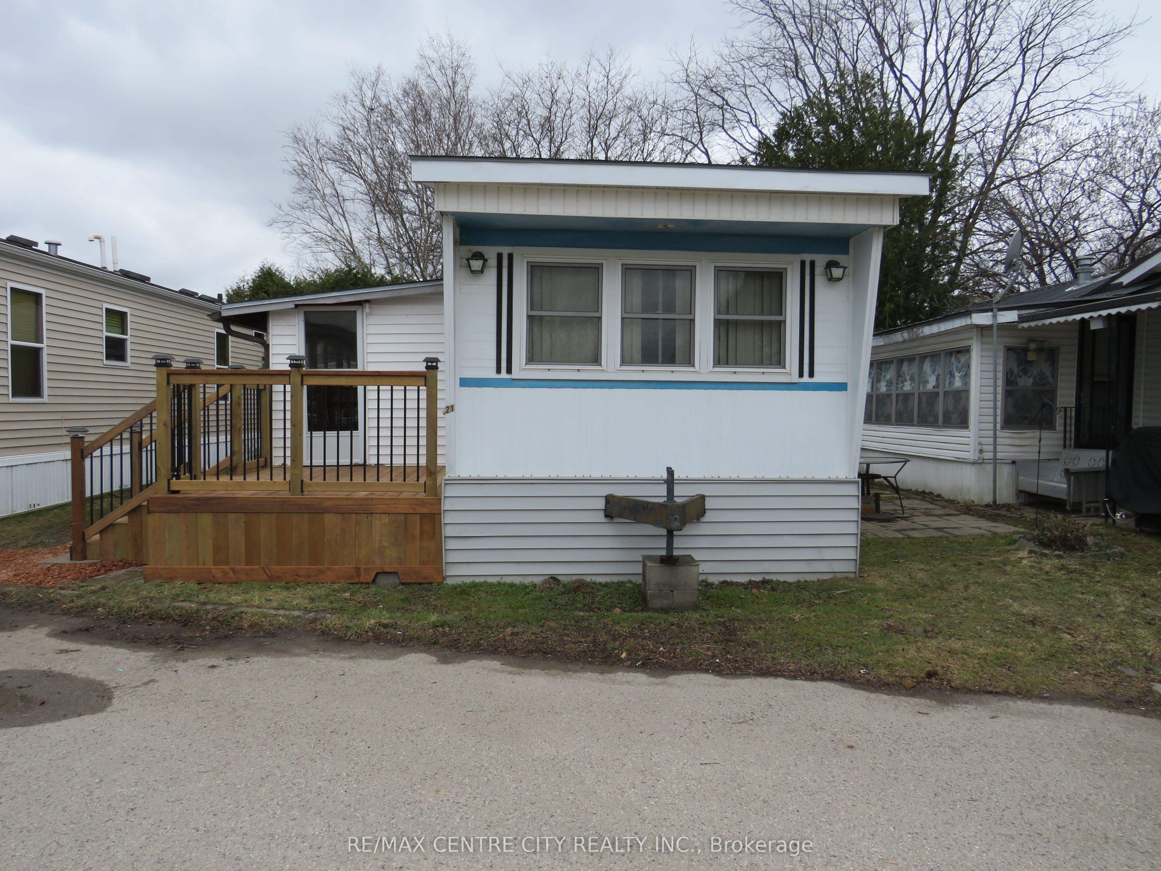 #21 - 2189 Dundas Street Property Photo