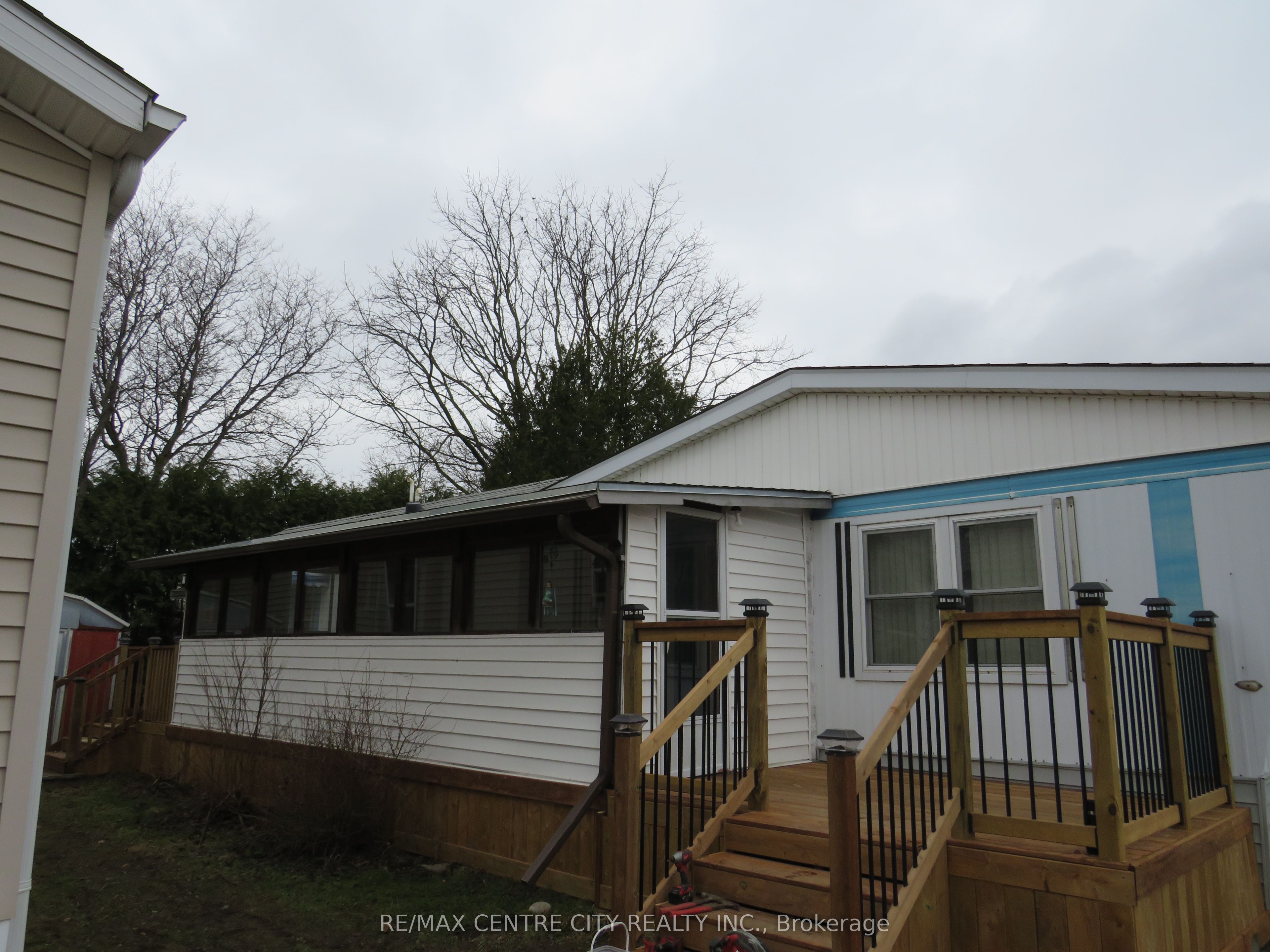 2189 Dundas Street E 21 Property Photo 2