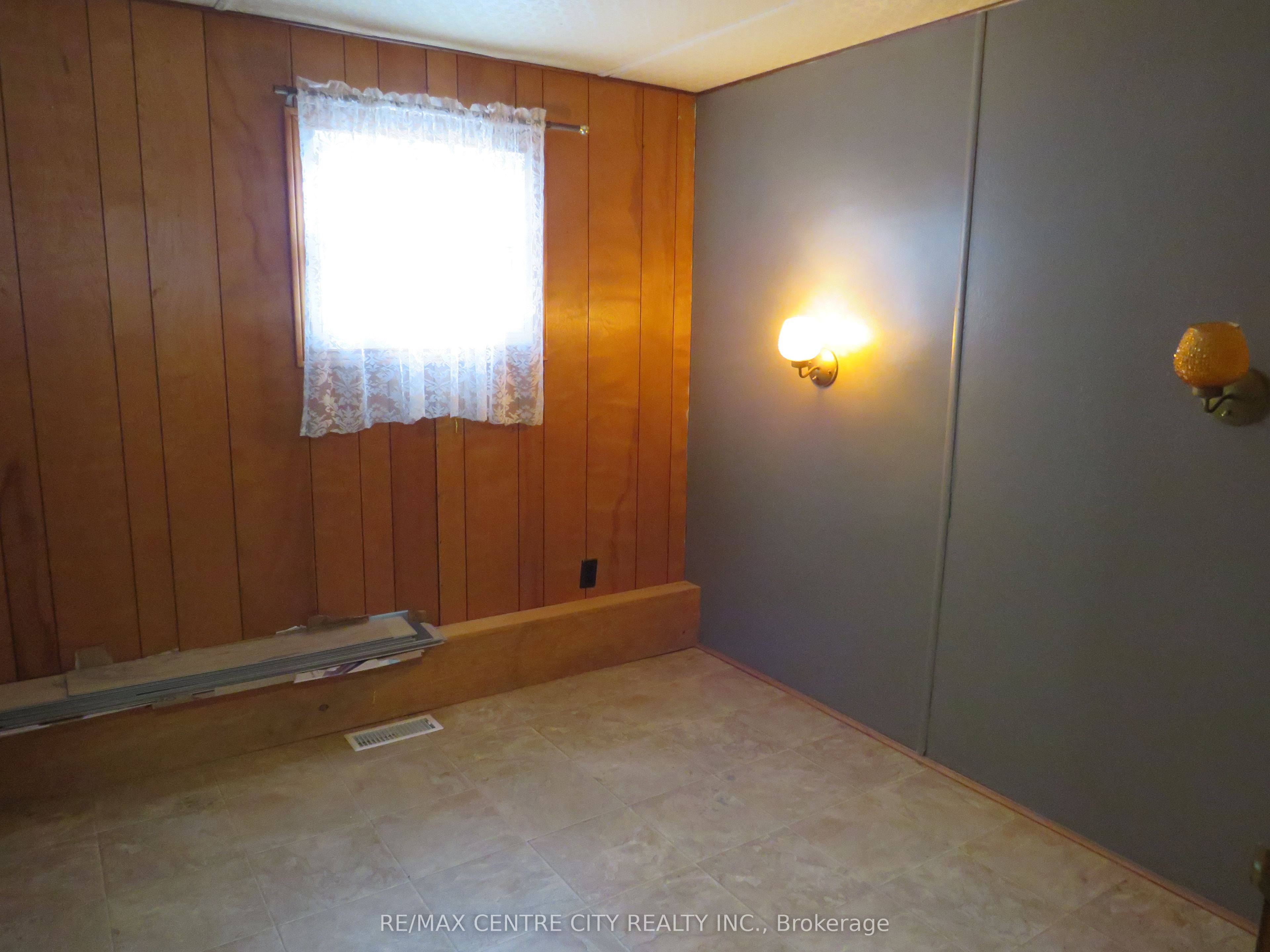 2189 Dundas Street E 21 Property Photo 15