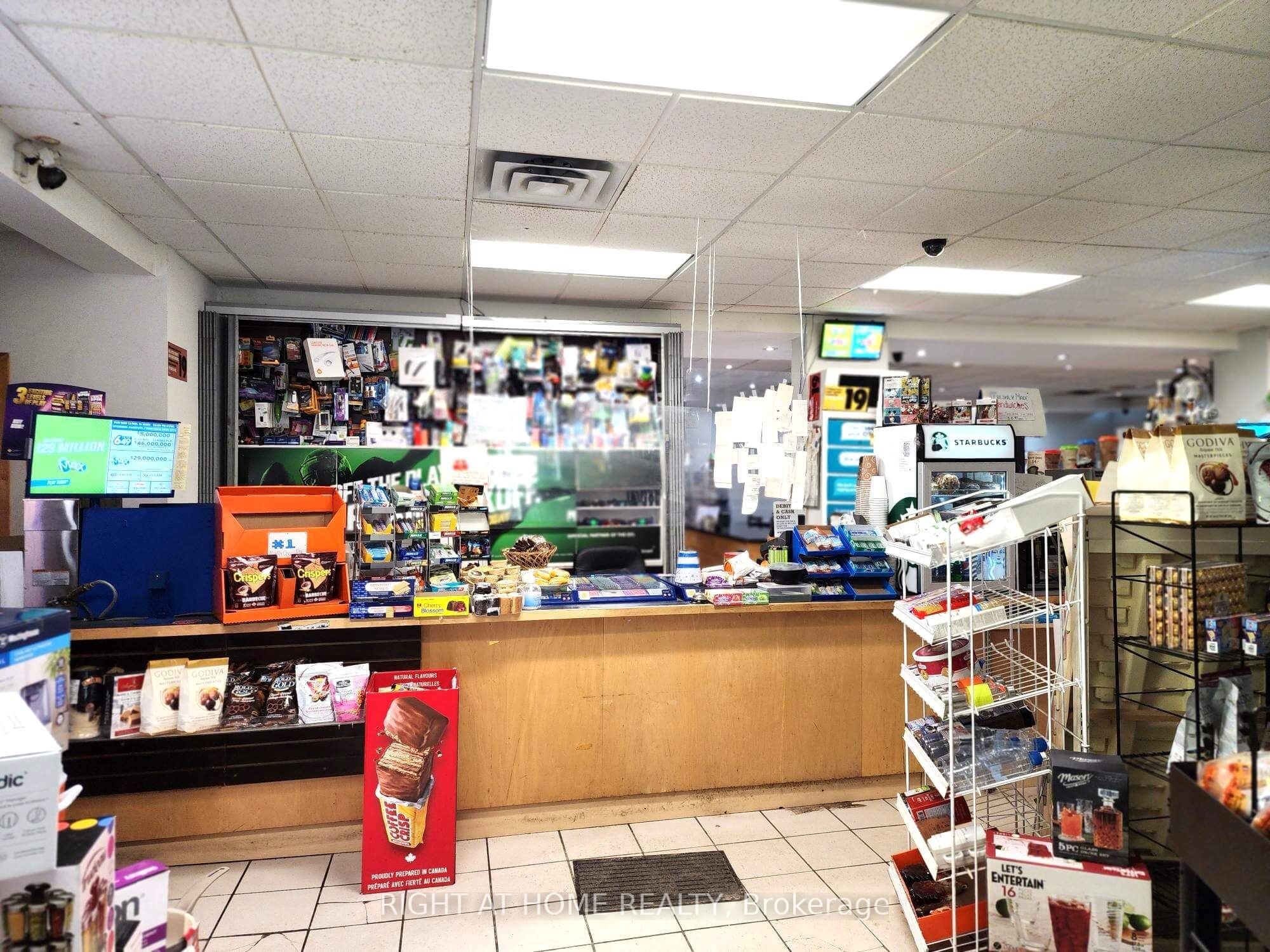 154 Main Street Property Photo
