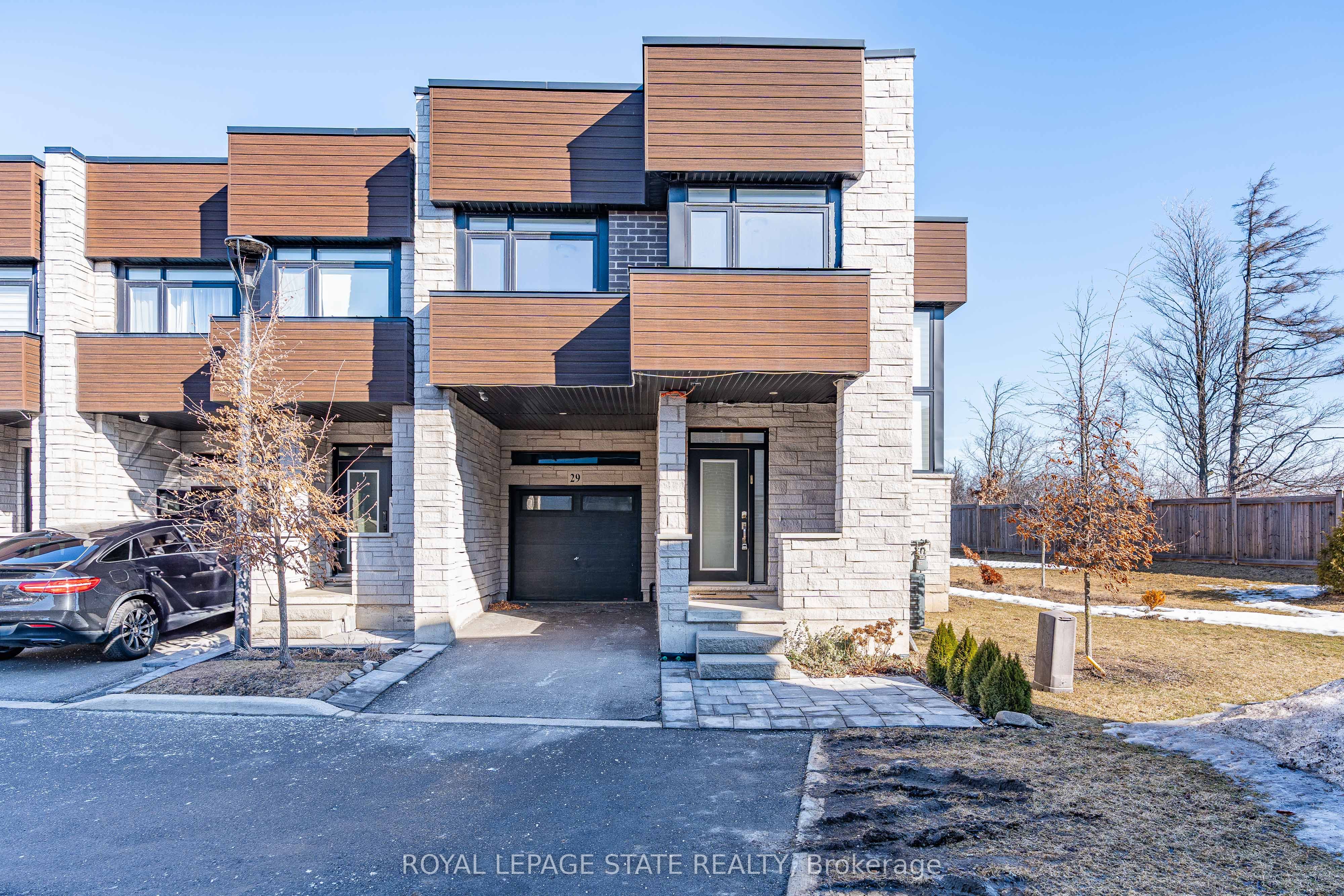 35 Midhurst Hts Property Photo
