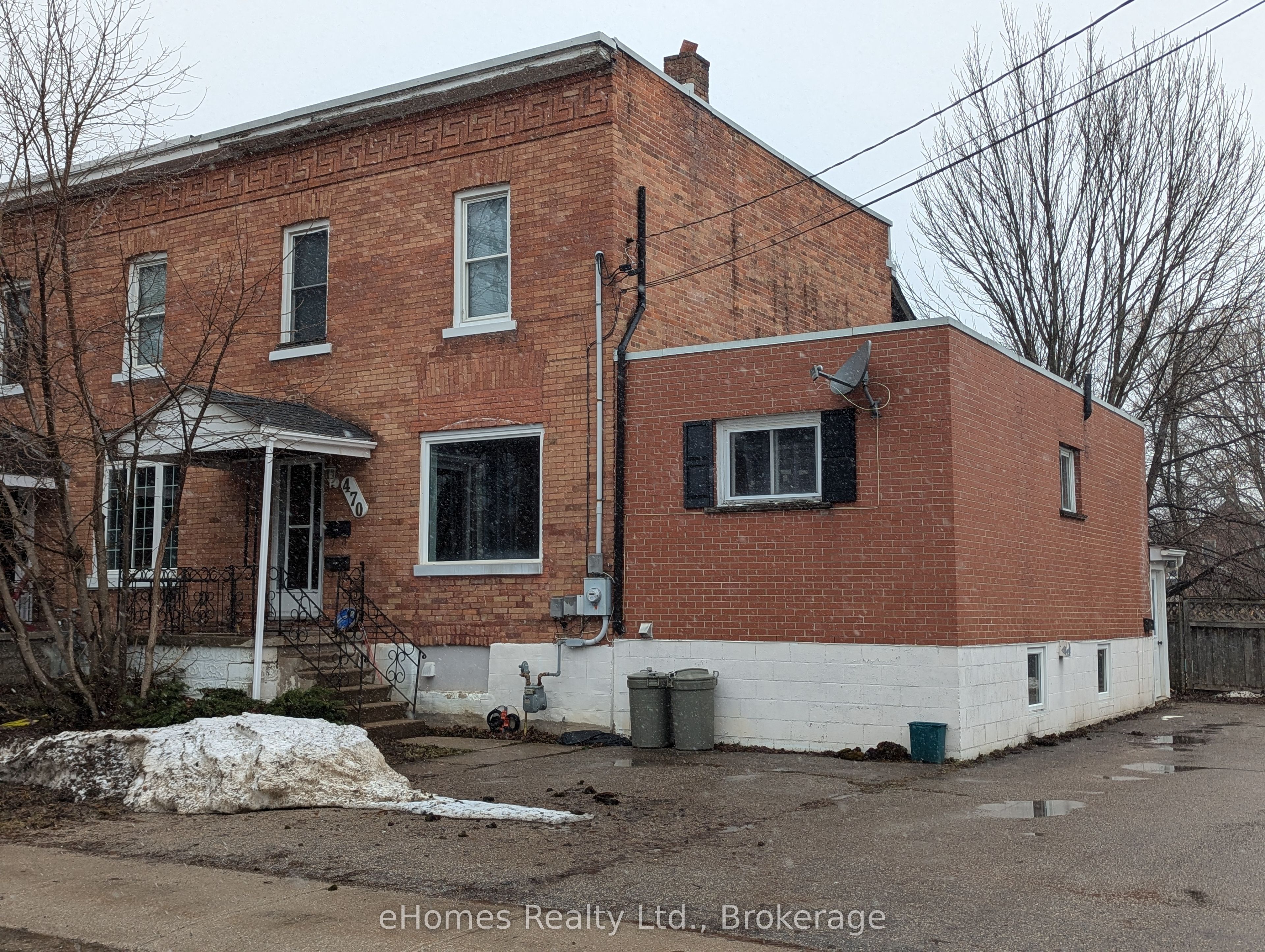 470 13th St W Property Photo