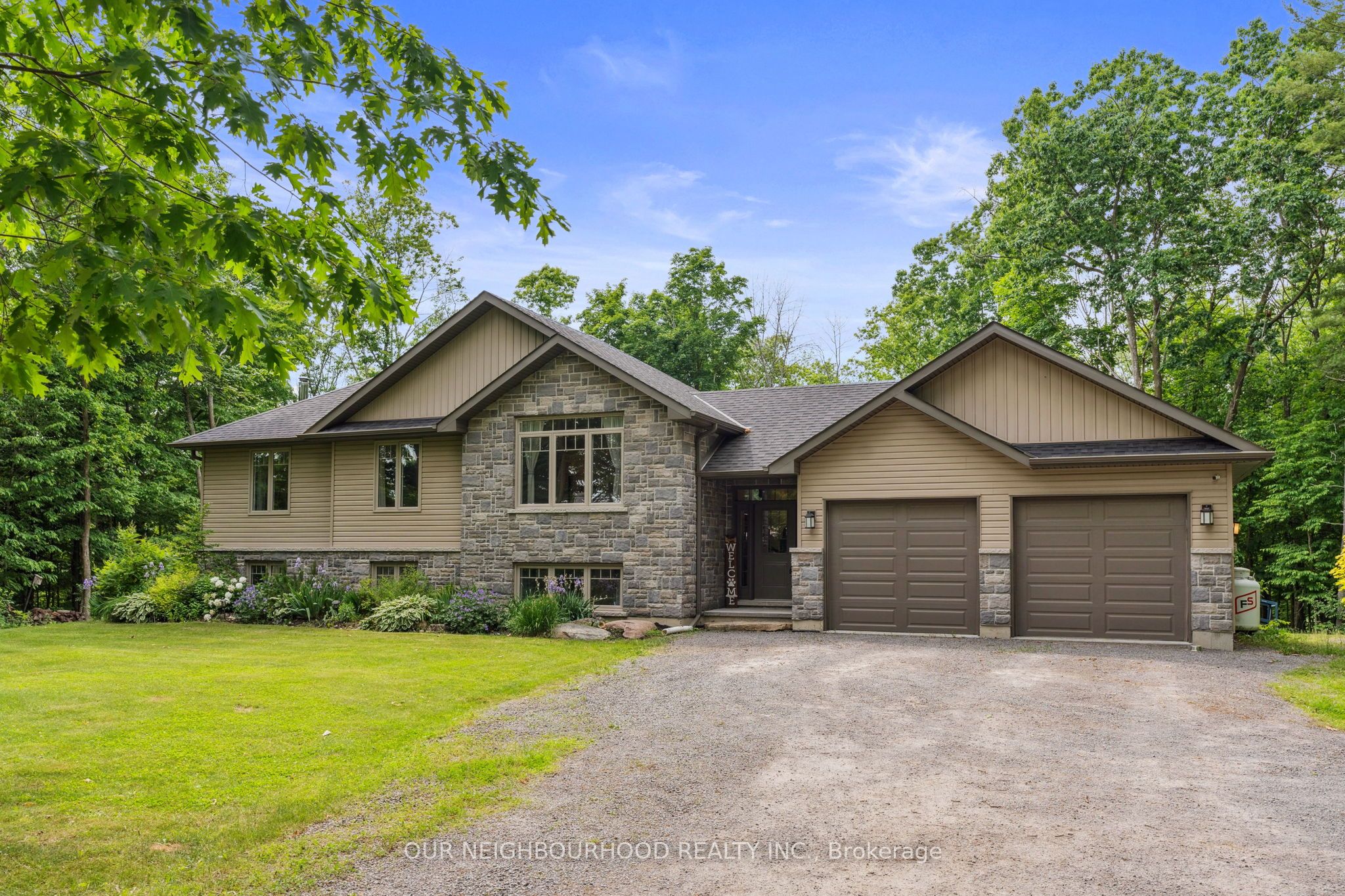 856 2nd Line Property Photo