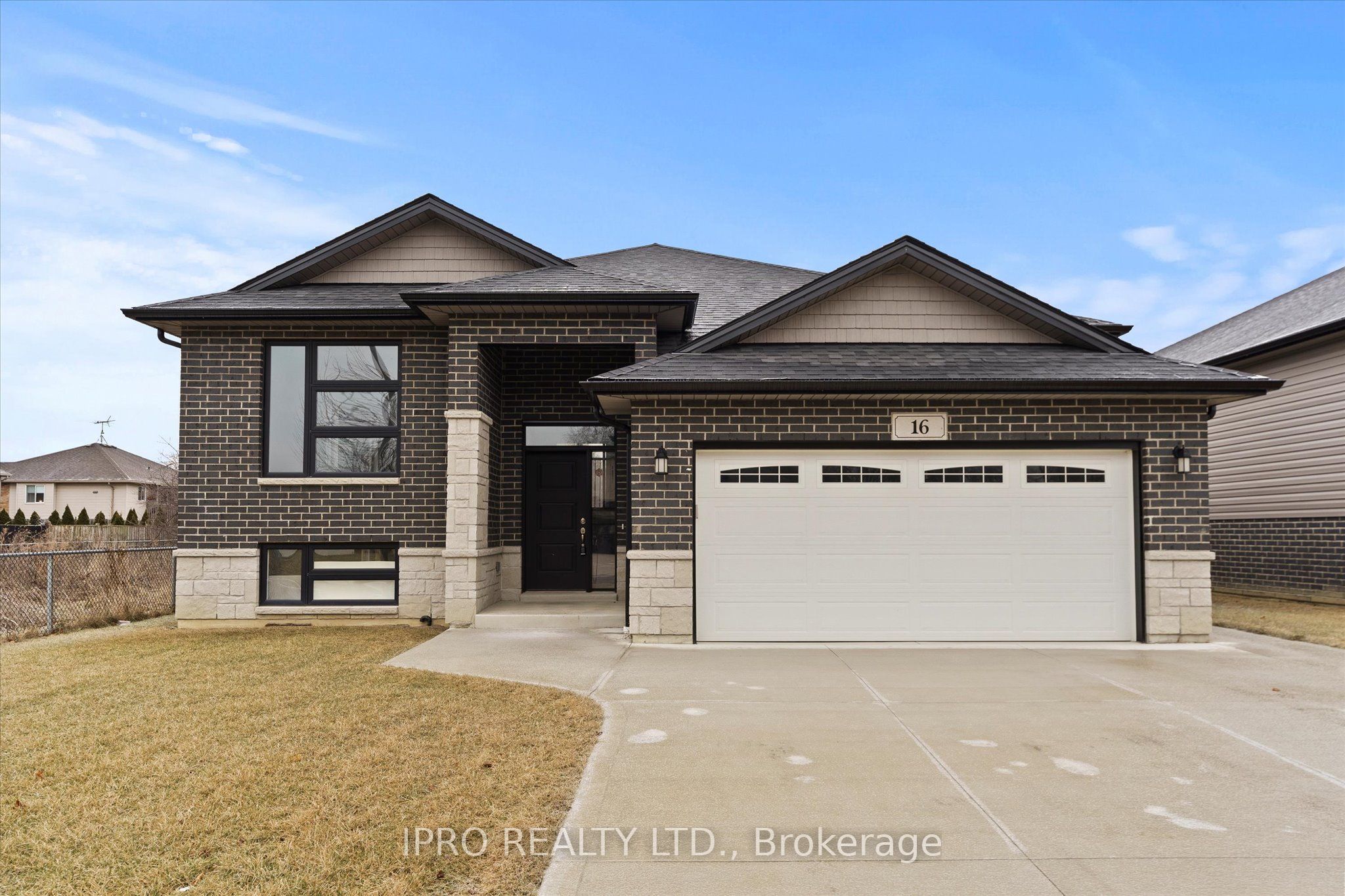 16 Kingsbridge Drive Property Photo