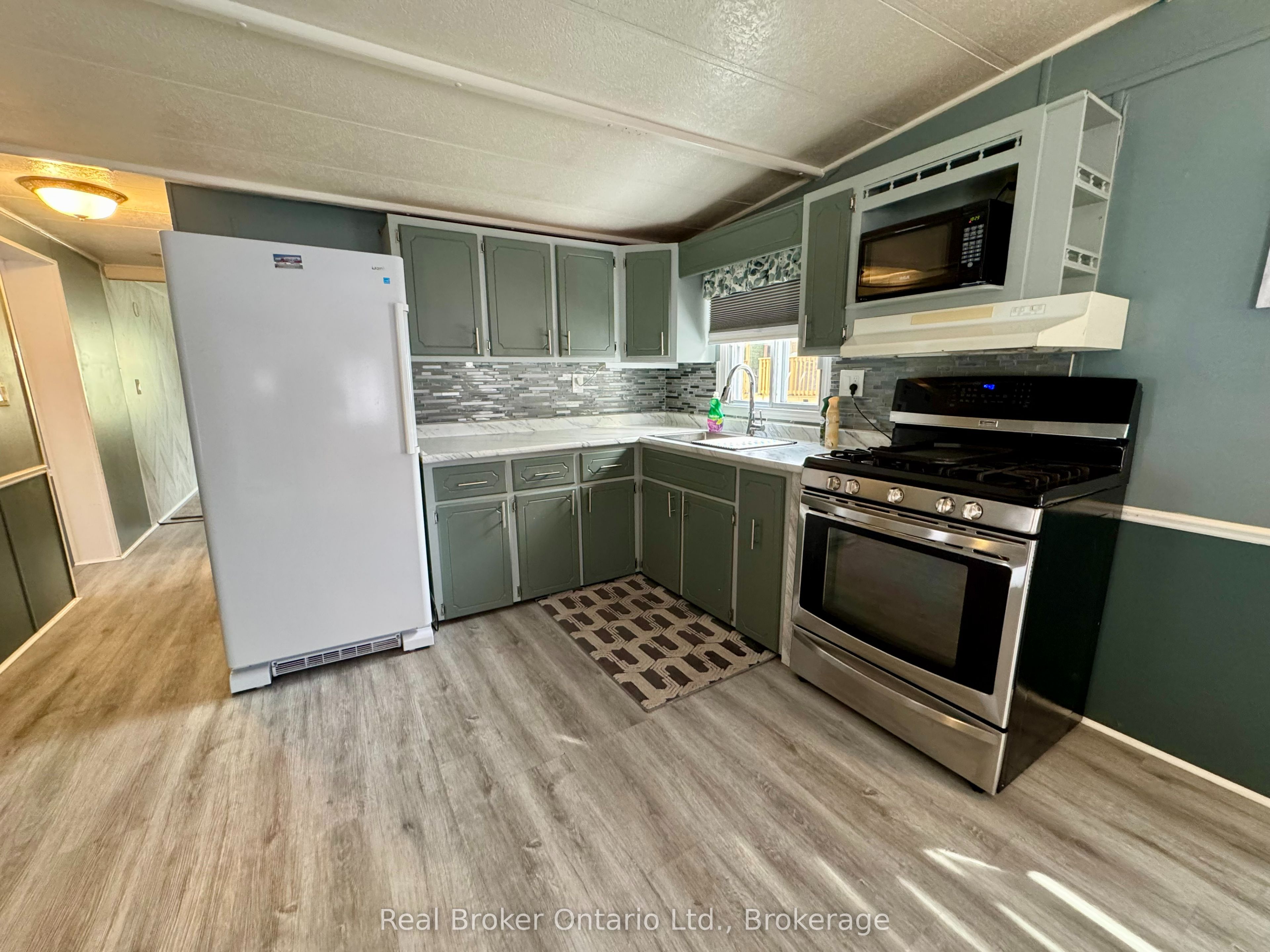 #159 - 580 Beaver Creek Road Property Photo 8