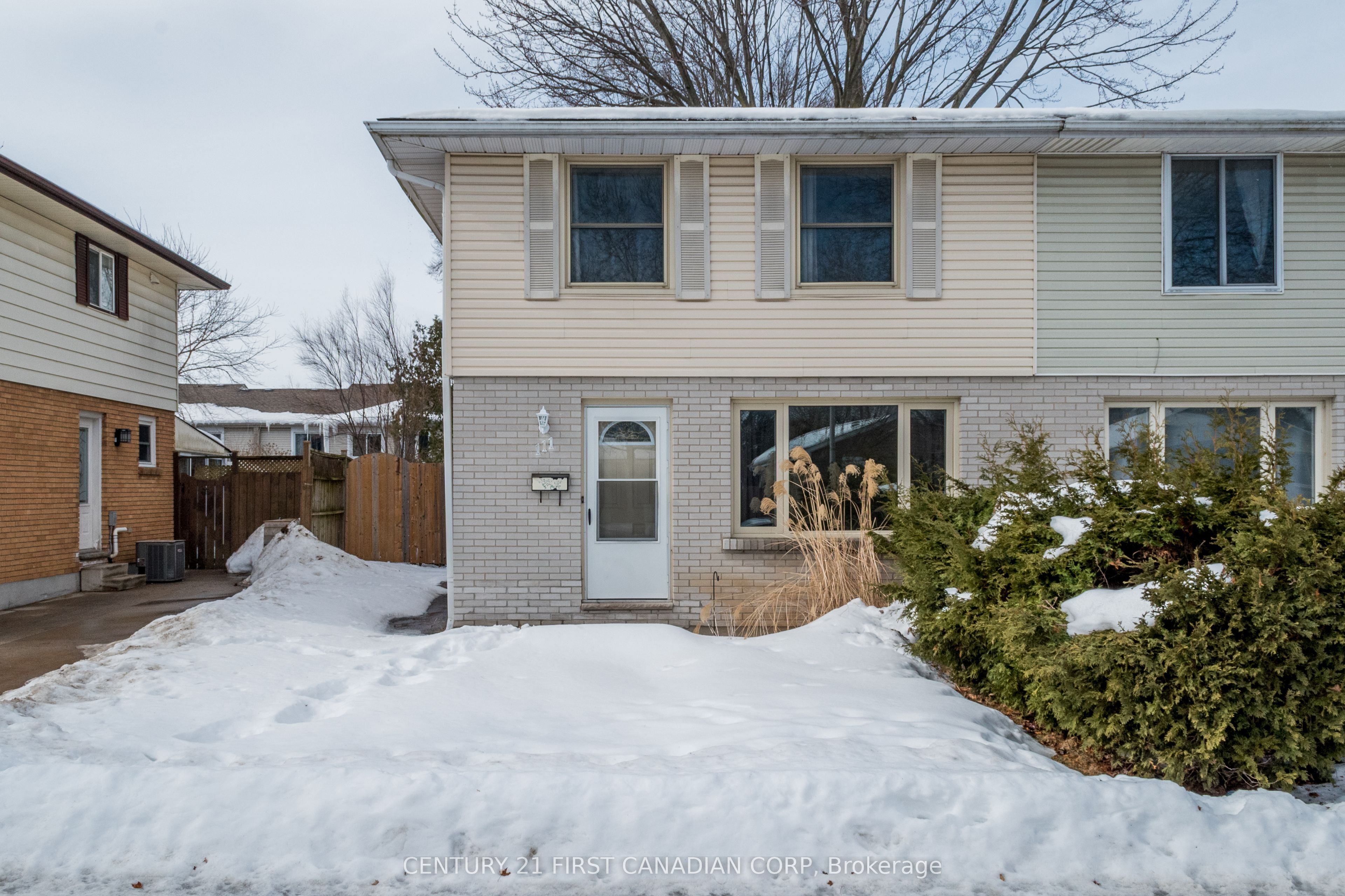 111 Woodrow Crescent Property Photo 2