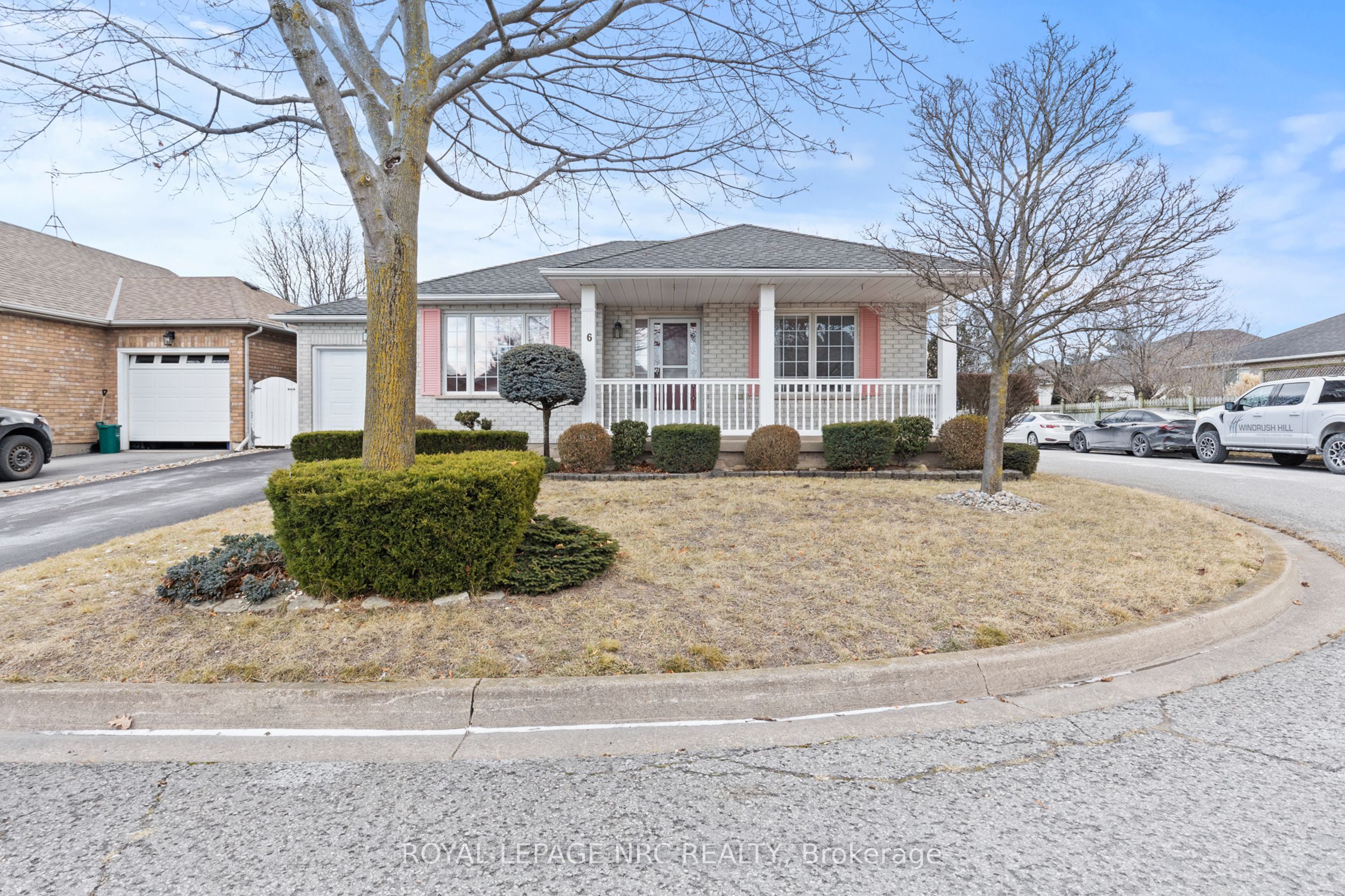 6 Marks Cres Property Photo 1