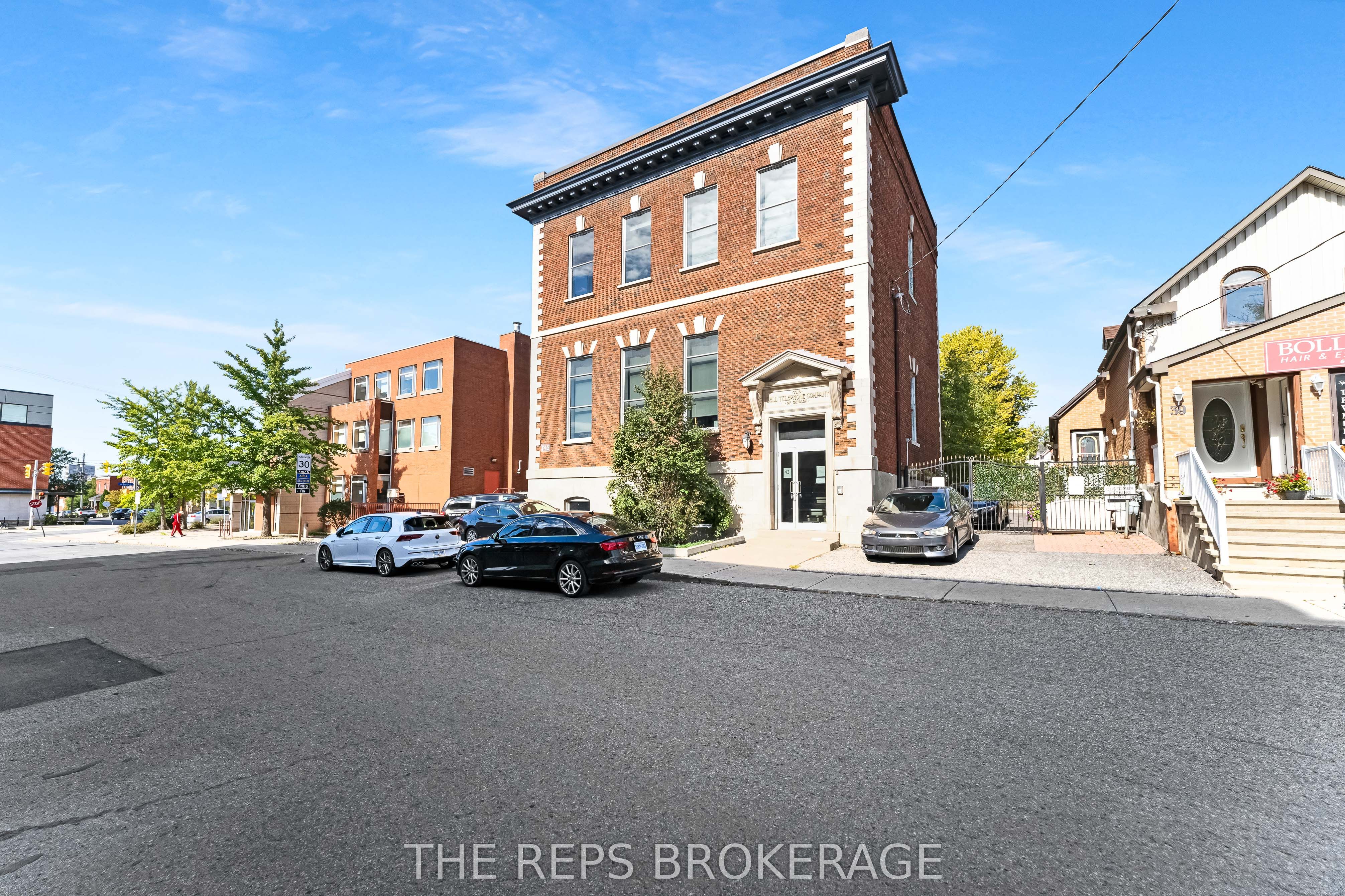 #upper Unit - 43 Eccles Street Property Photo
