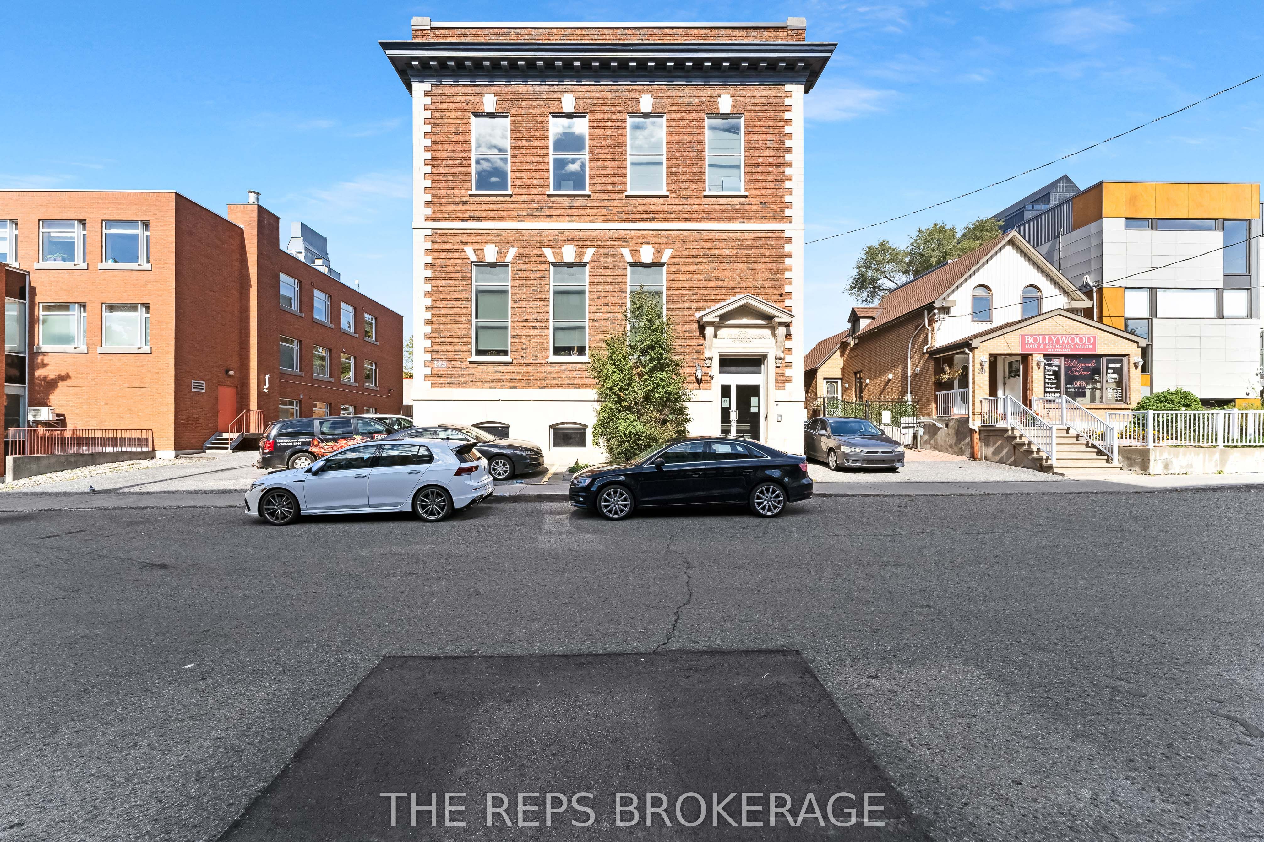 #upper Unit - 43 Eccles Street Property Photo 2