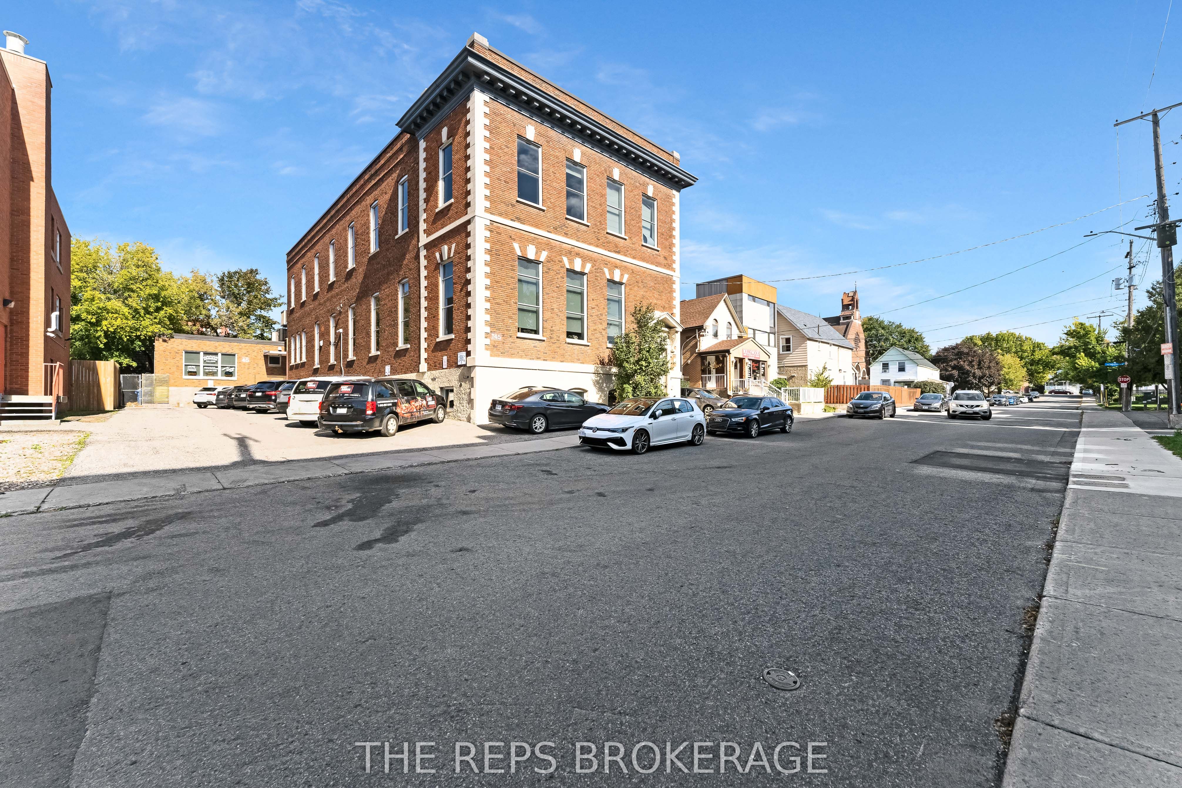 #upper Unit - 43 Eccles Street Property Photo 3
