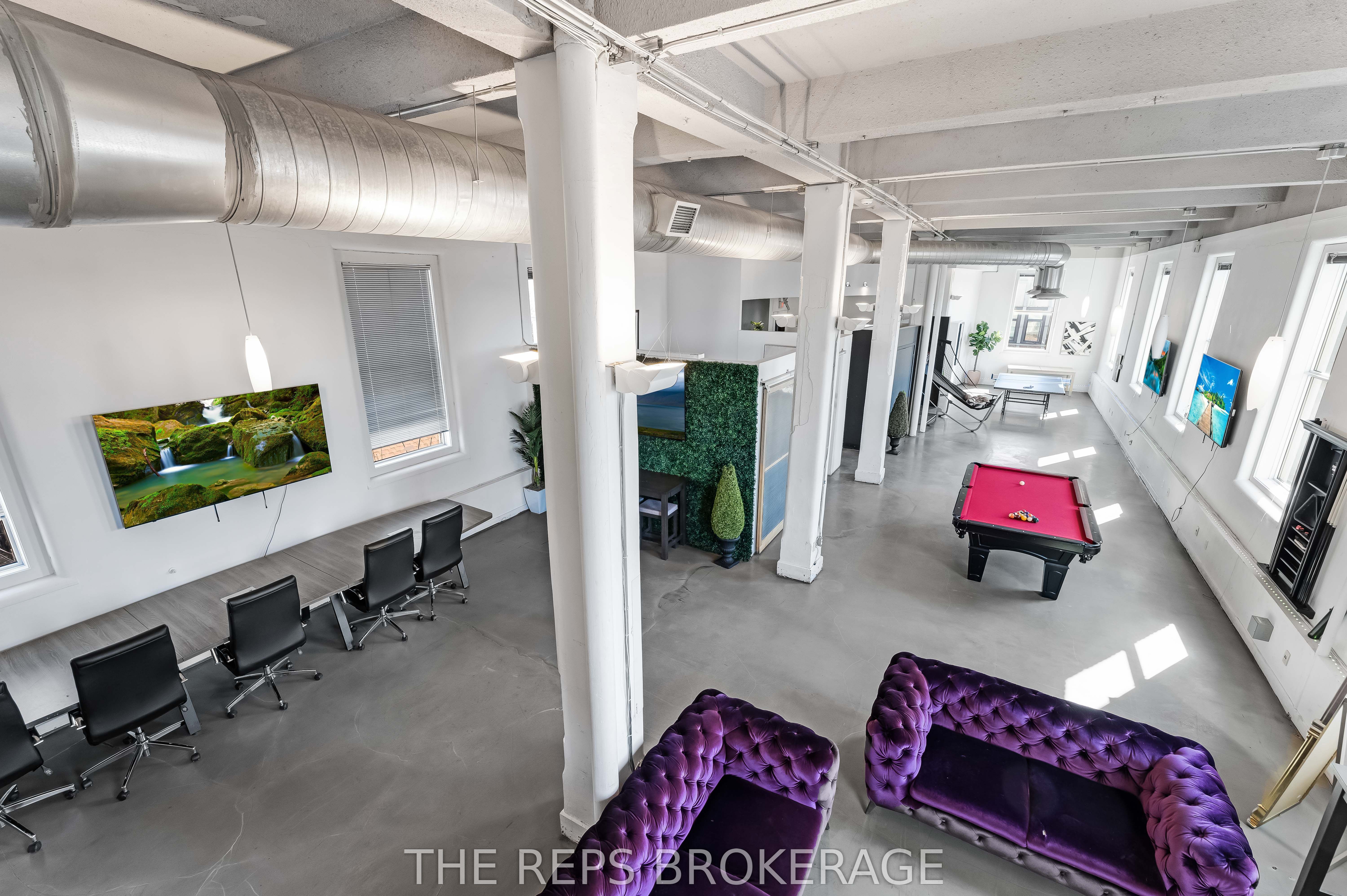 #upper Unit - 43 Eccles Street Property Photo 10