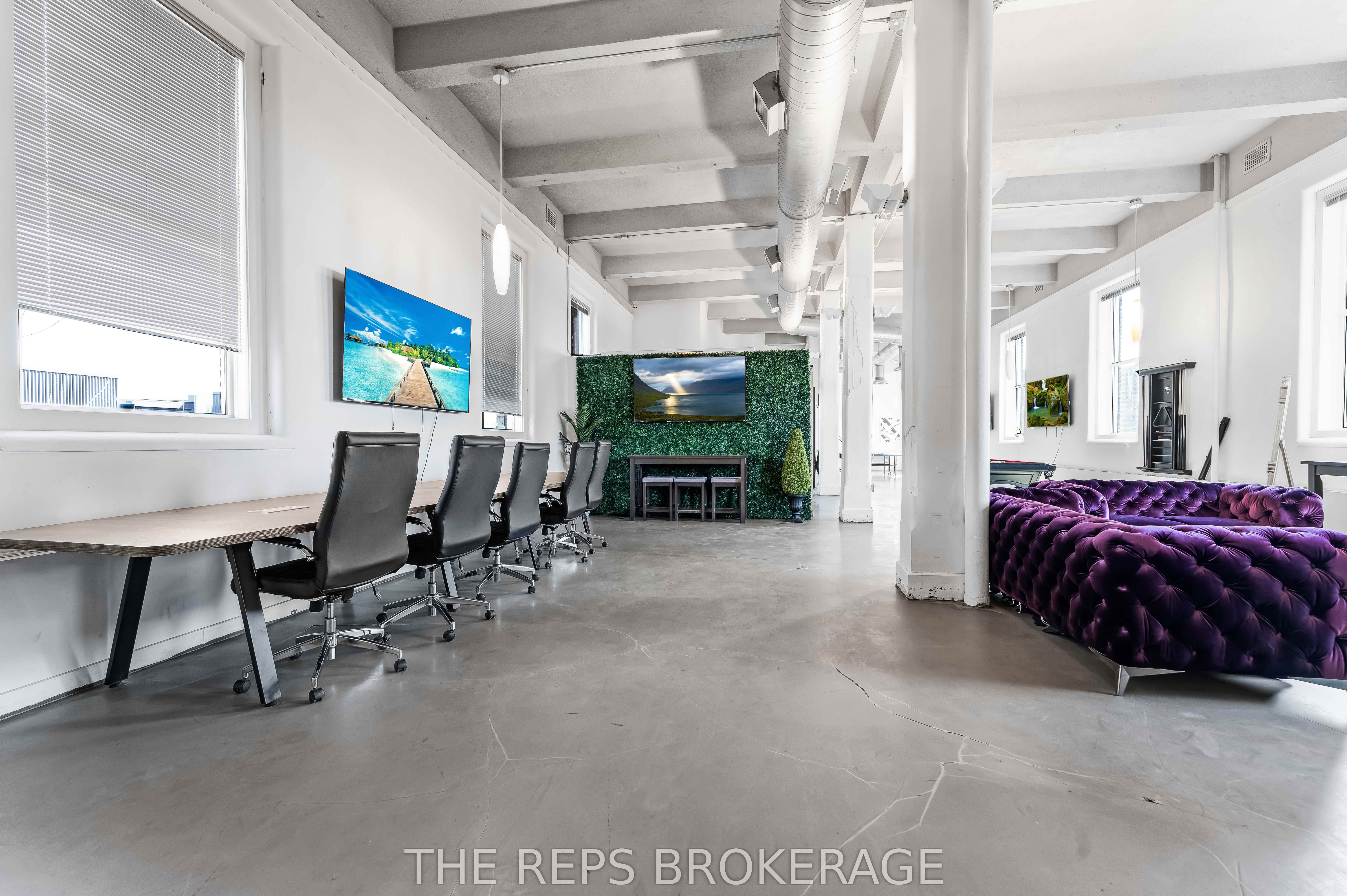 #upper Unit - 43 Eccles Street Property Photo 12