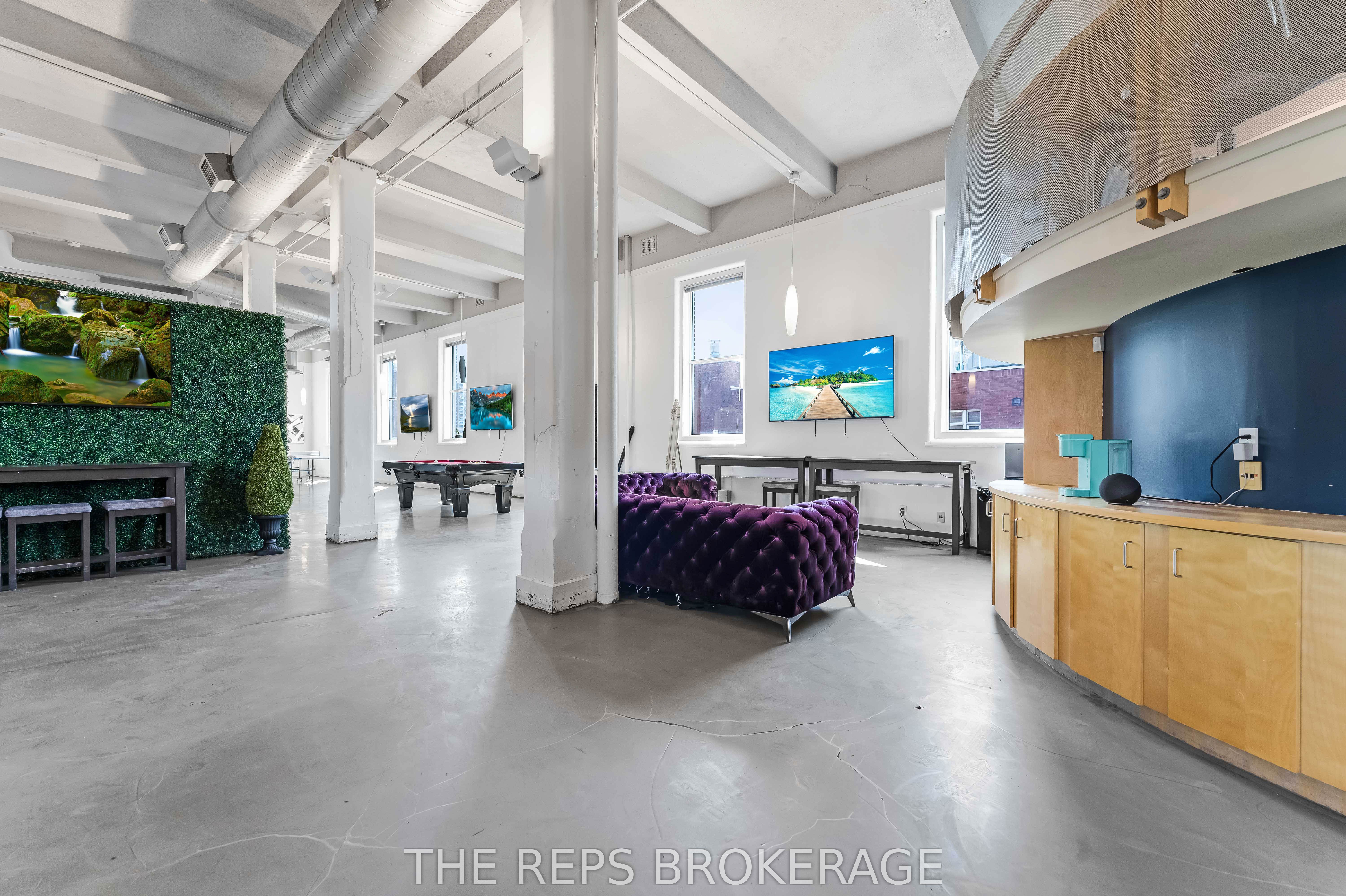 #upper Unit - 43 Eccles Street Property Photo 13