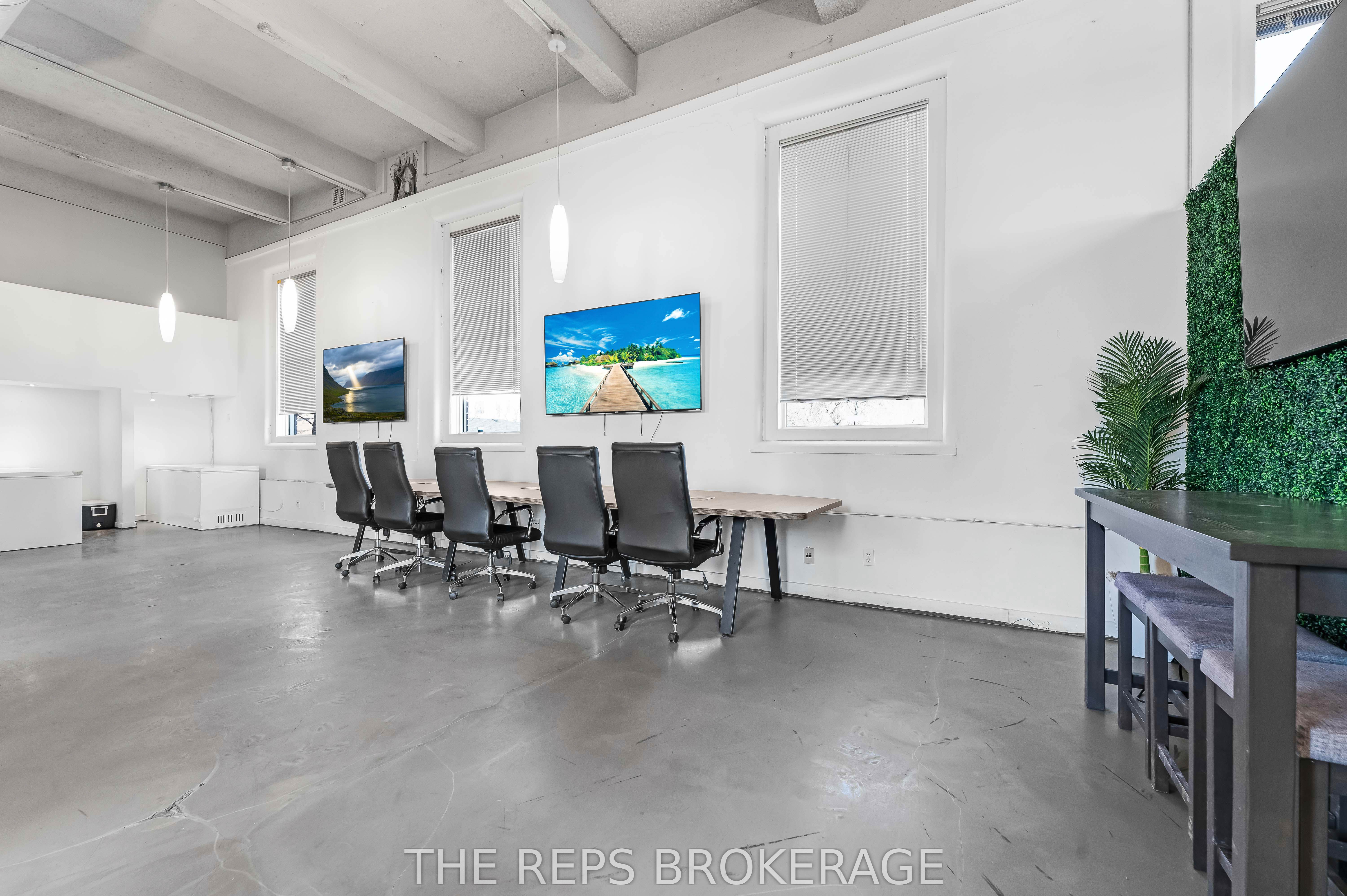 #upper Unit - 43 Eccles Street Property Photo 14
