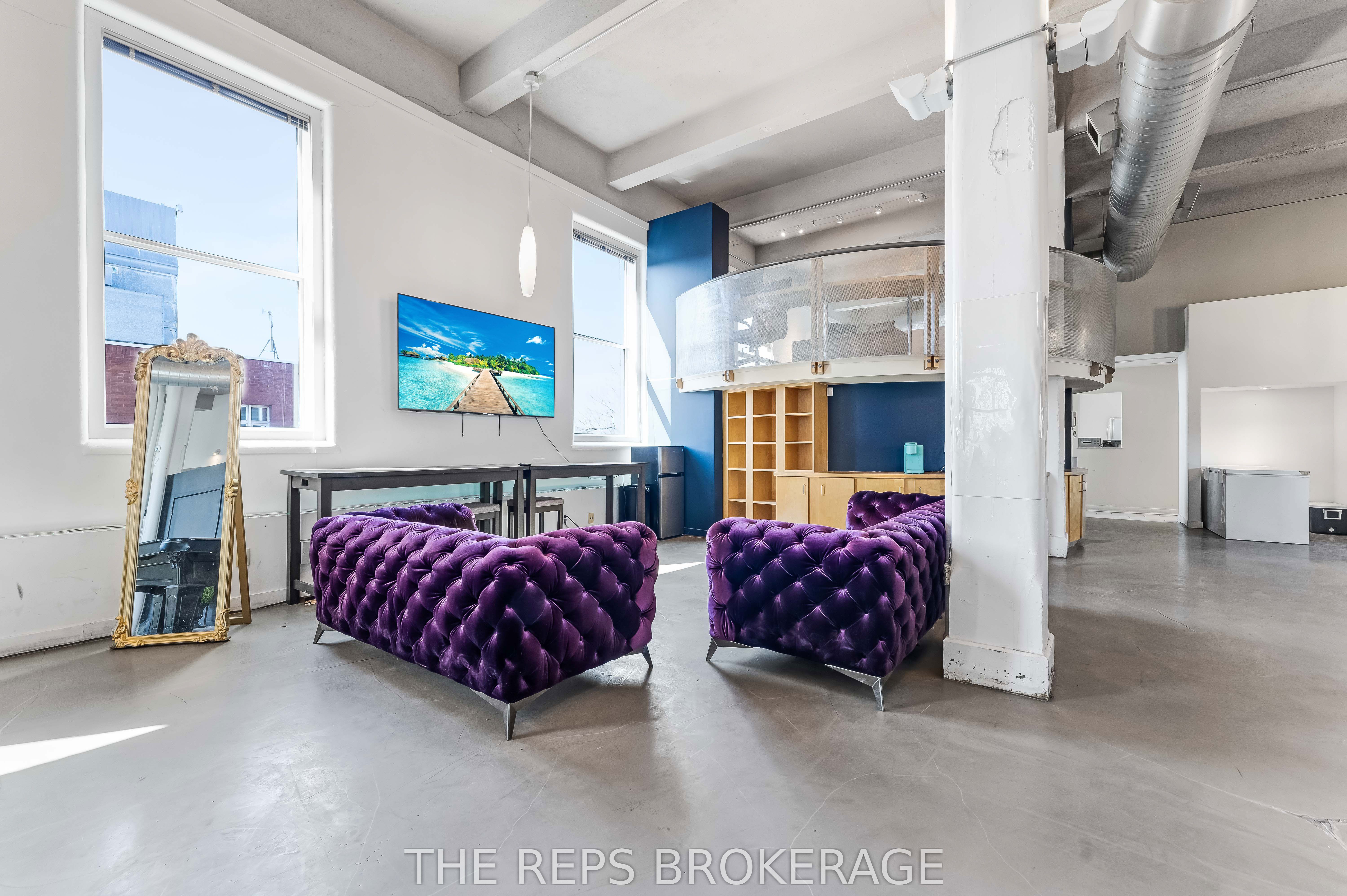 #upper Unit - 43 Eccles Street Property Photo 15