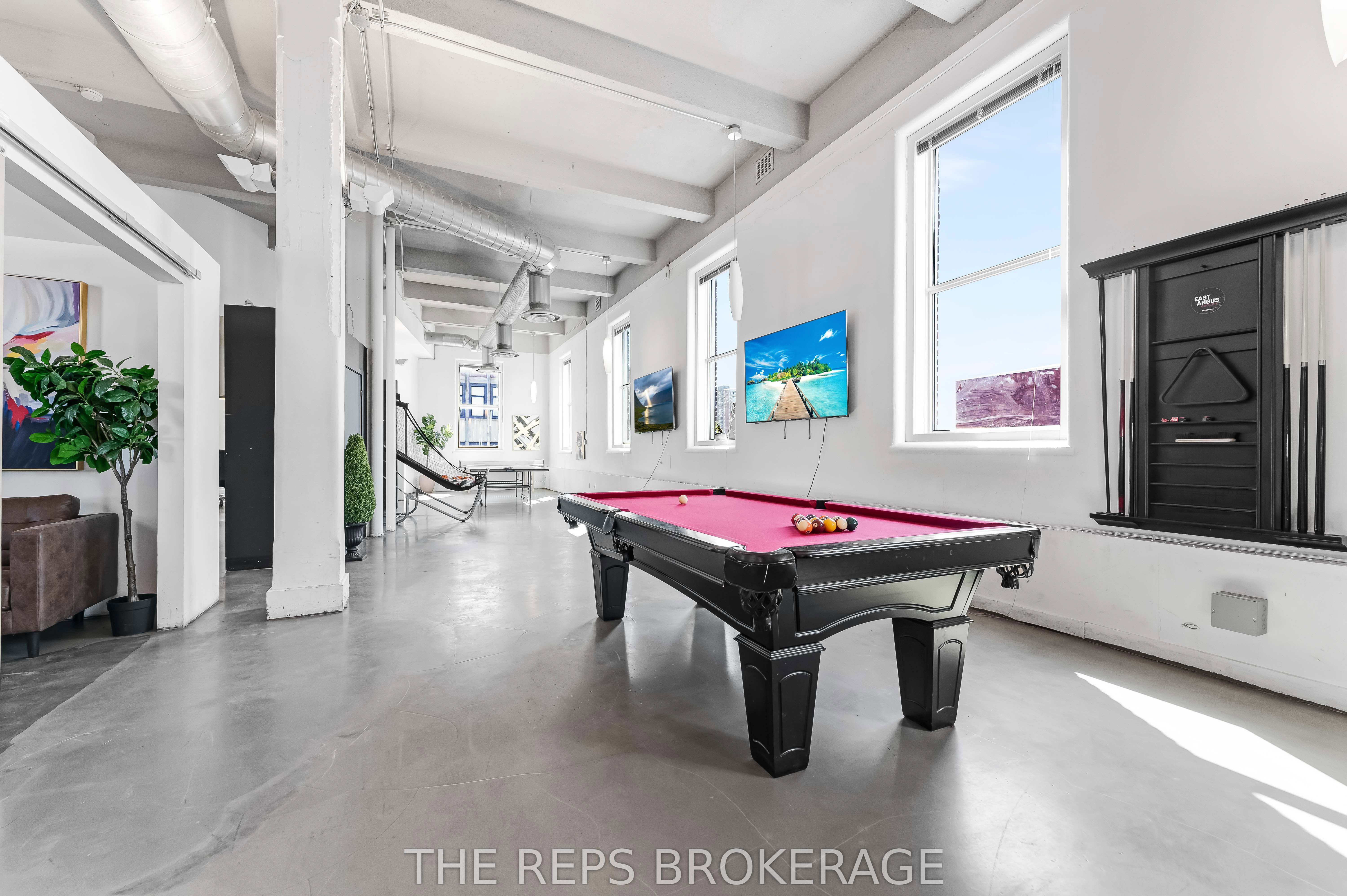#upper Unit - 43 Eccles Street Property Photo 16