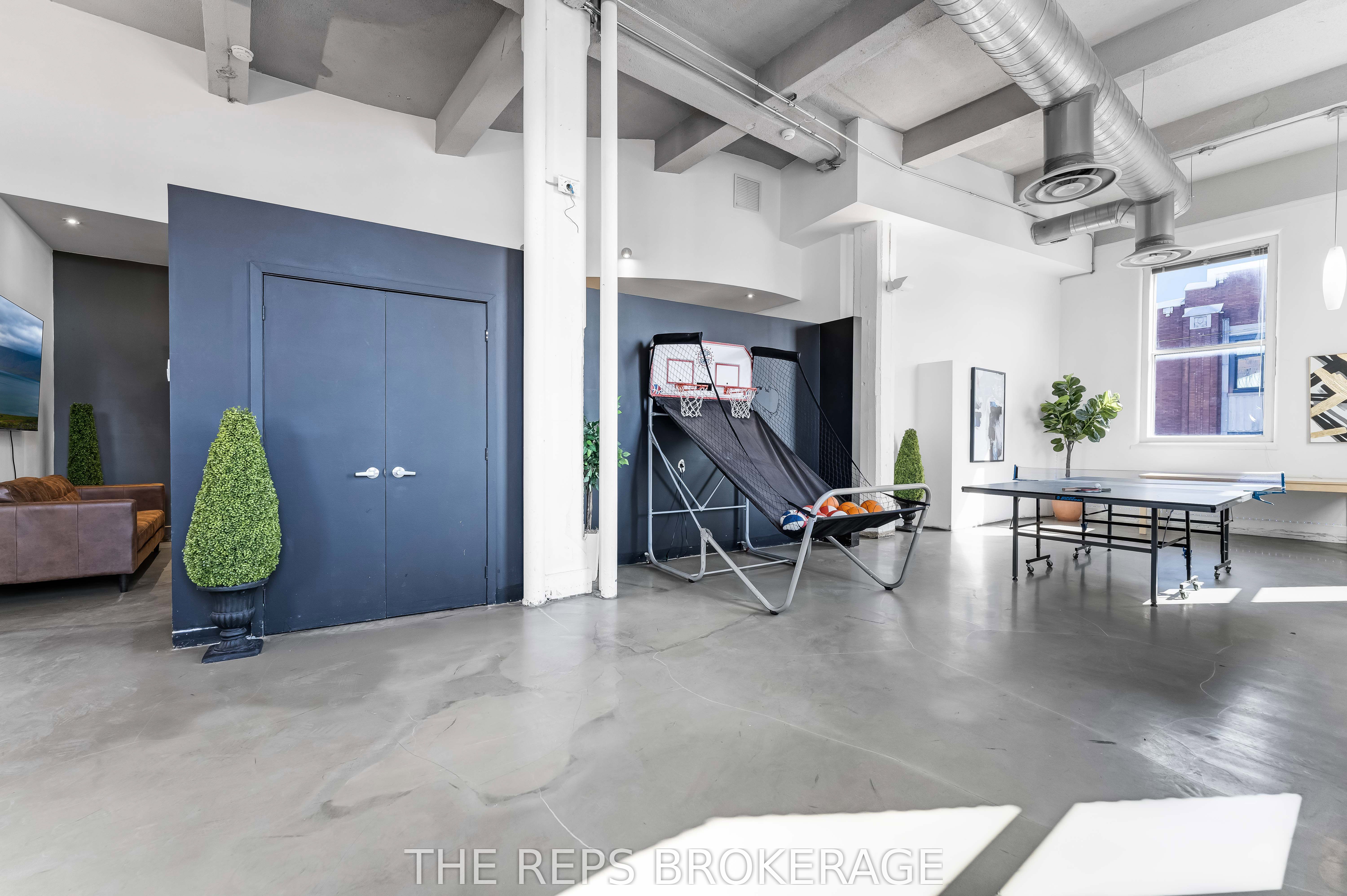 #upper Unit - 43 Eccles Street Property Photo 18