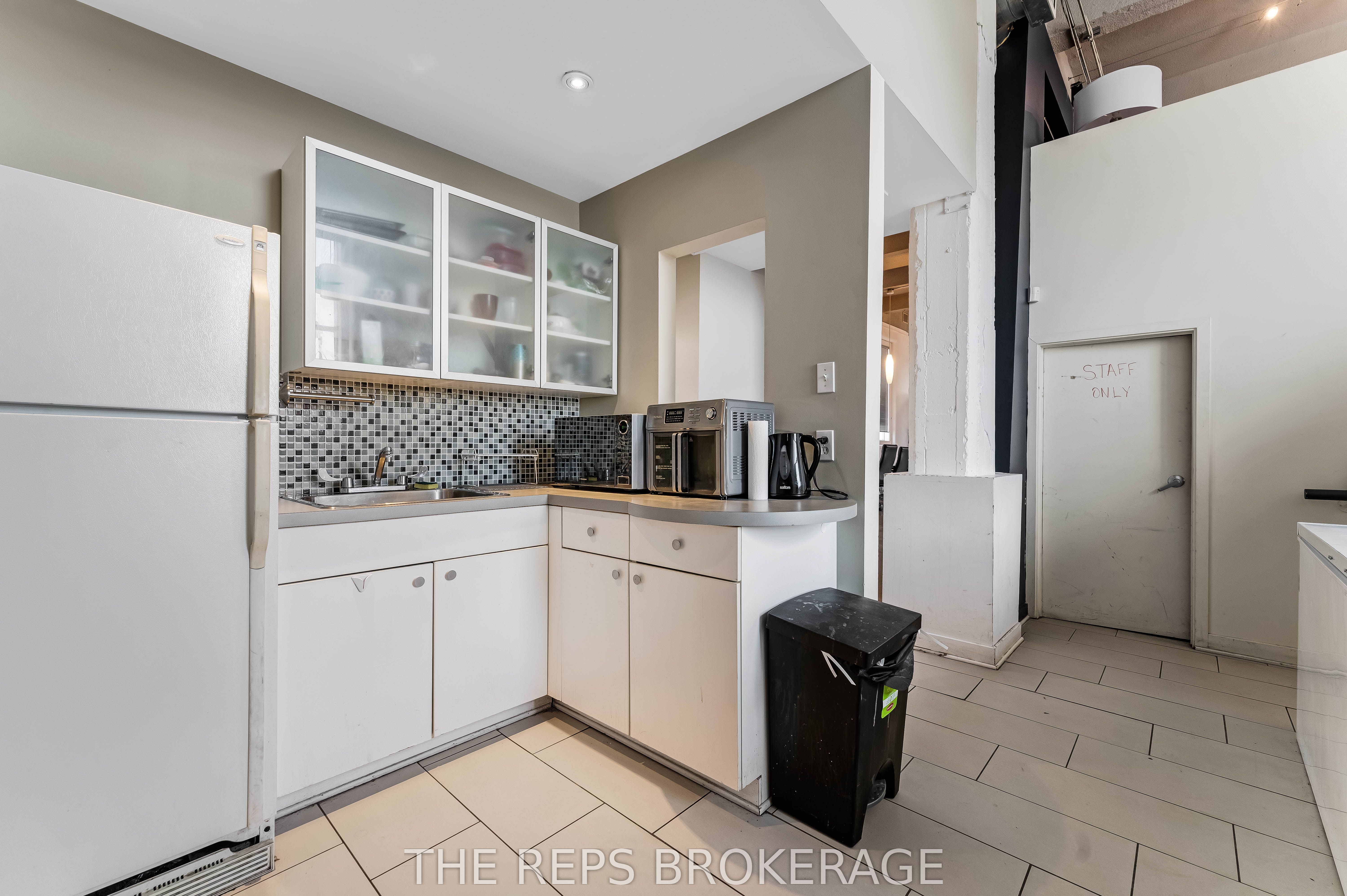 #upper Unit - 43 Eccles Street Property Photo 24
