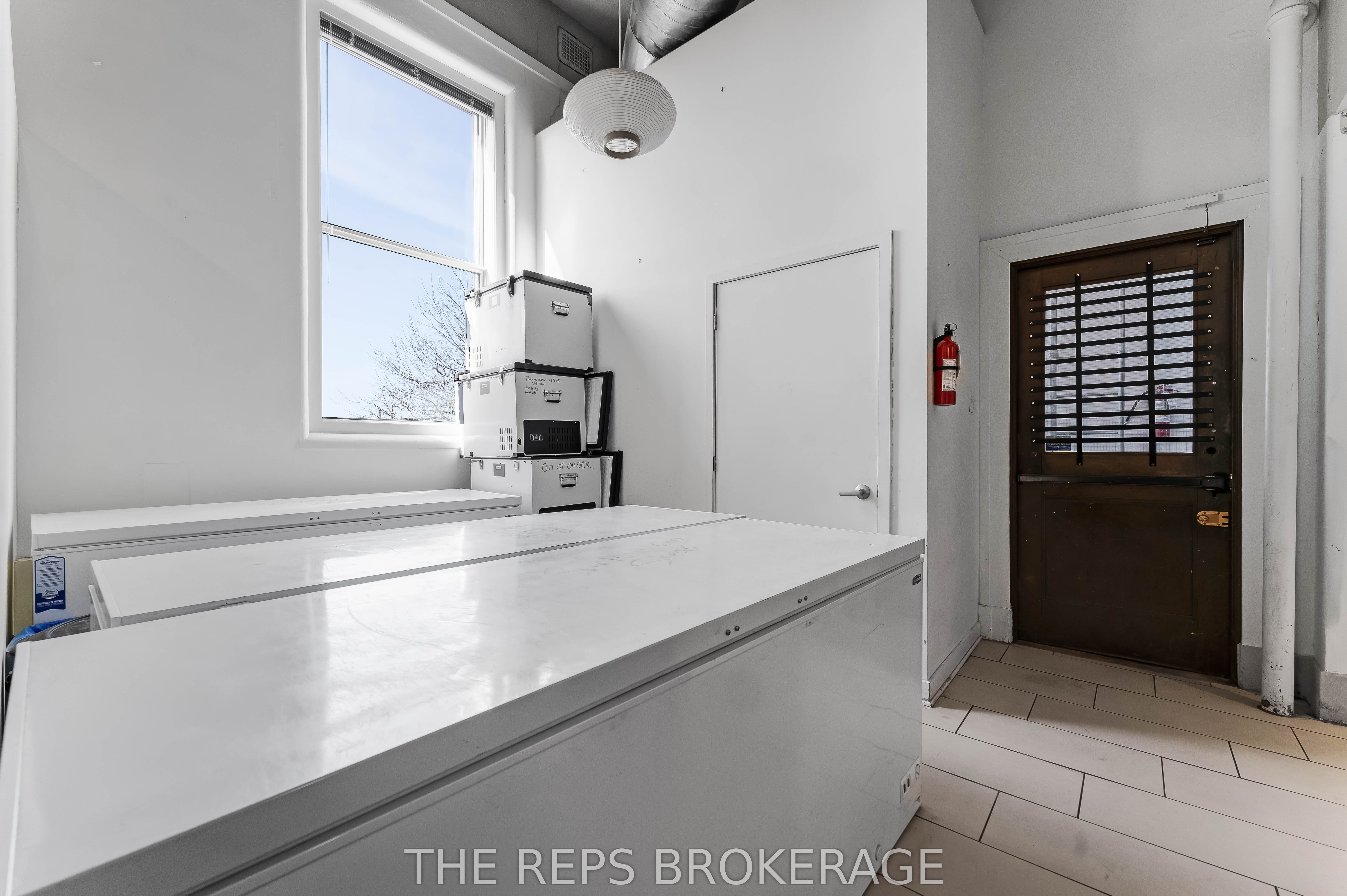 #upper Unit - 43 Eccles Street Property Photo 25