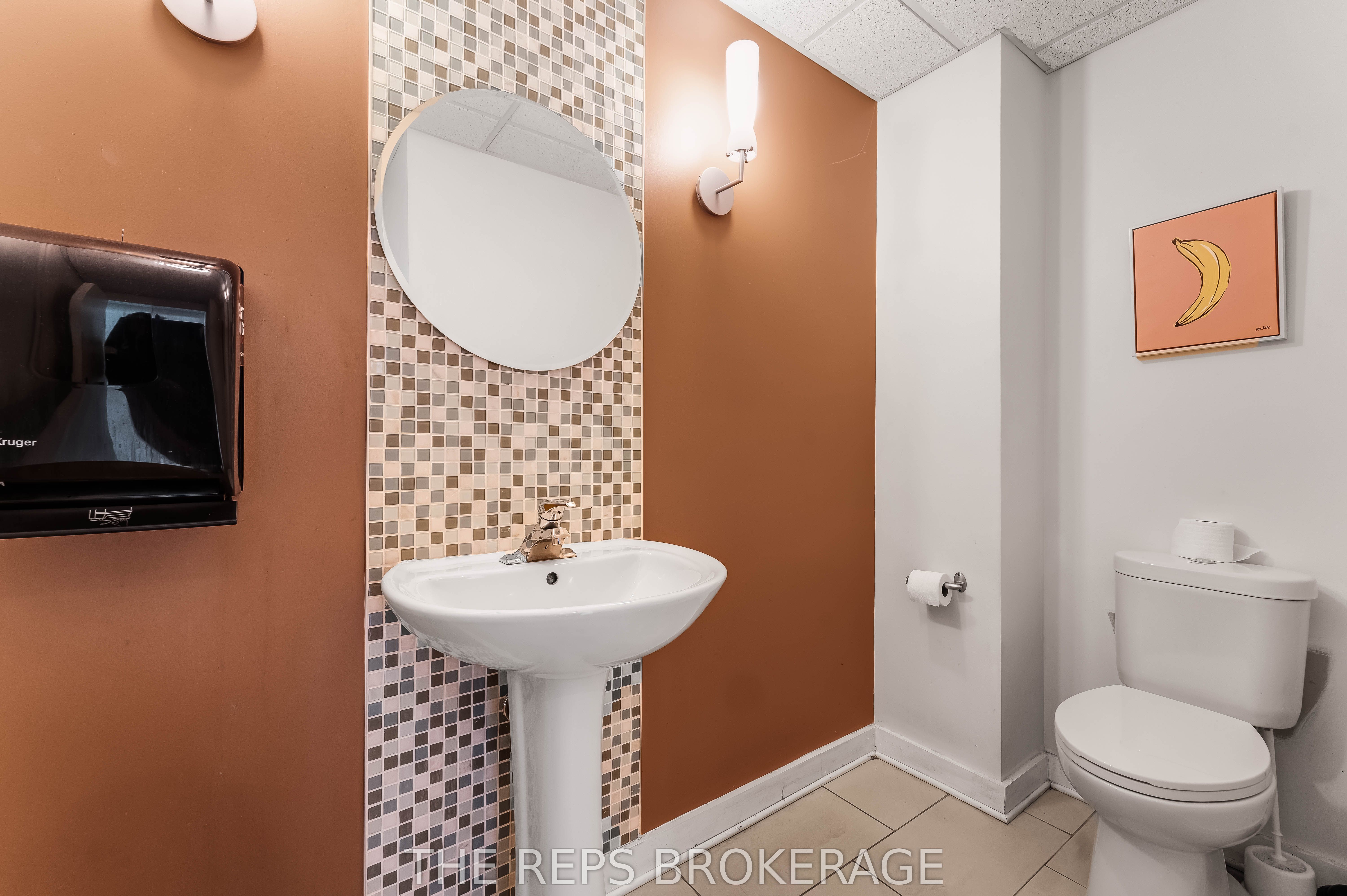 #upper Unit - 43 Eccles Street Property Photo 26