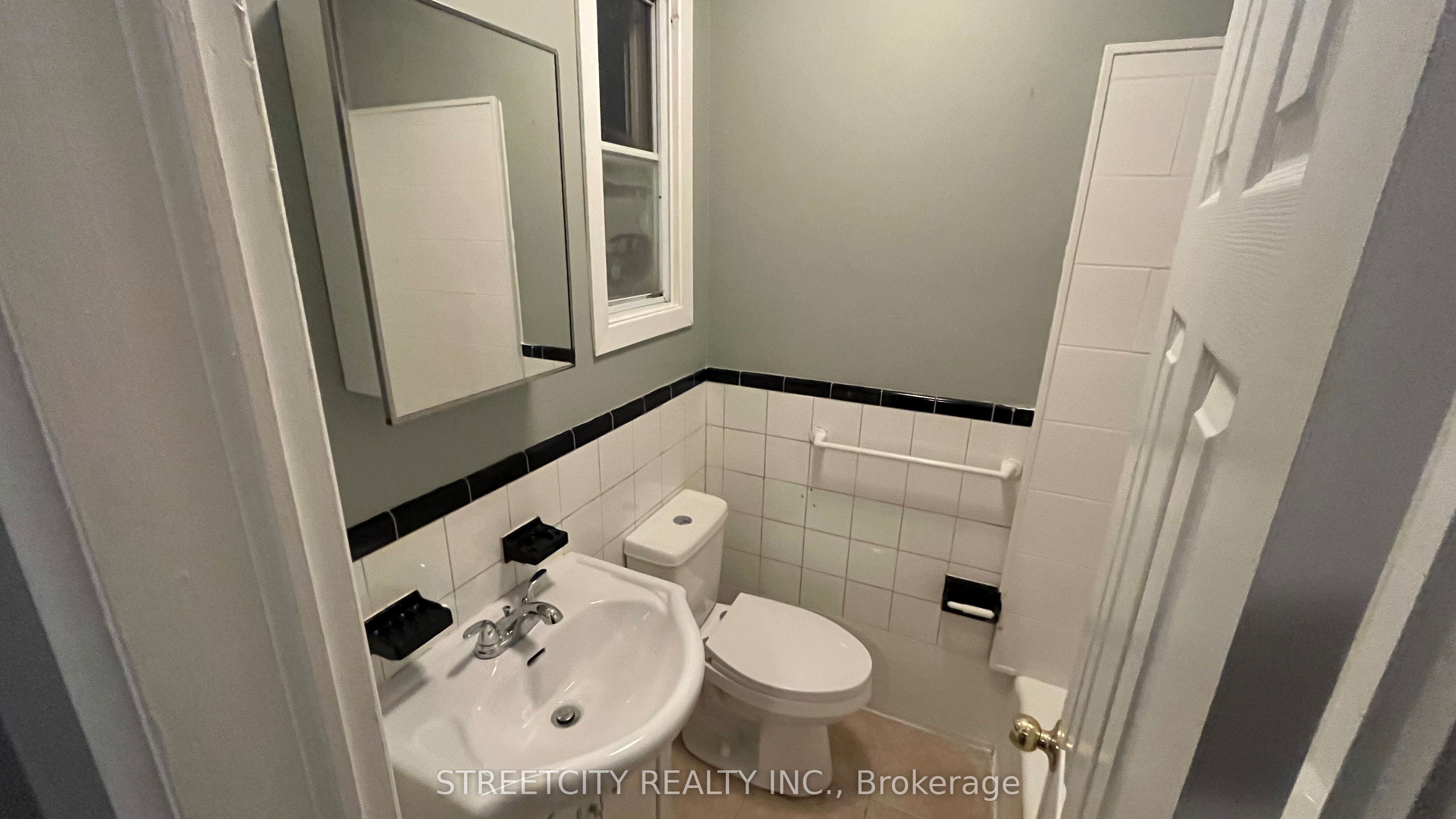 1812 Longwoods Road Property Photo 14