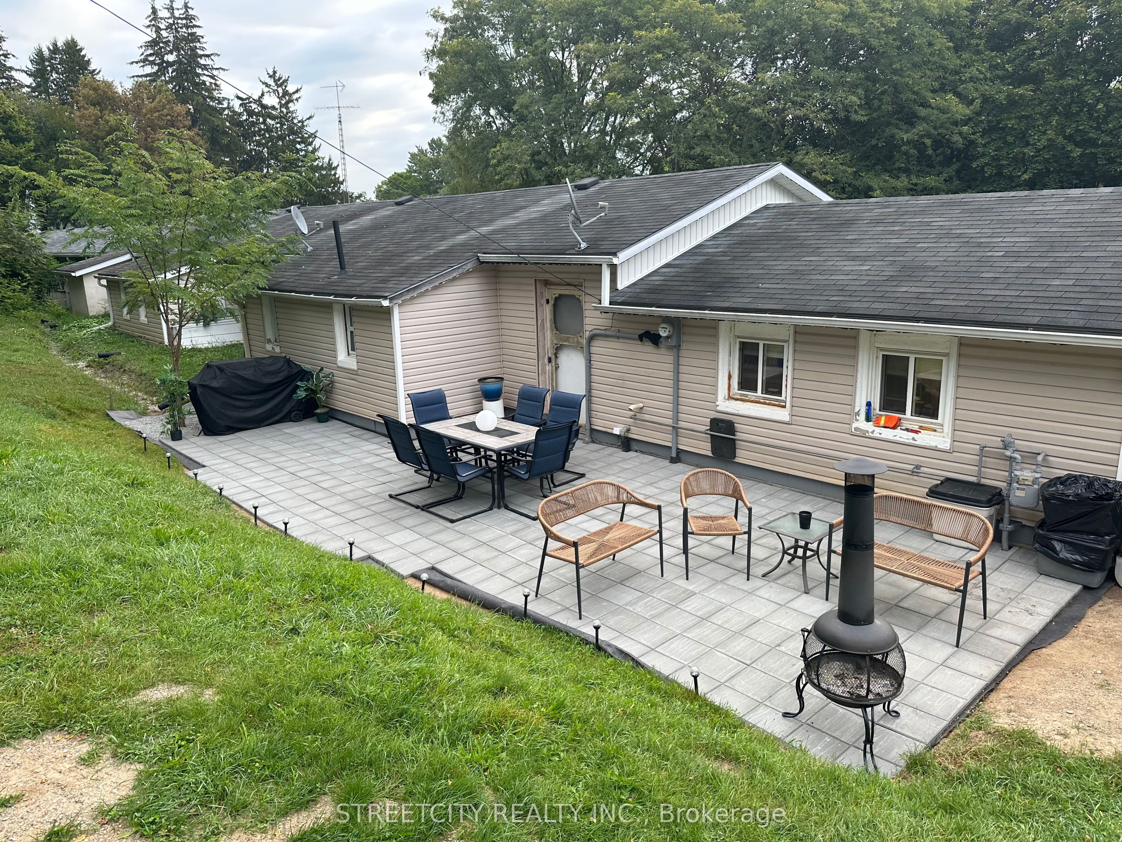 1812 Longwoods Road Property Photo 15