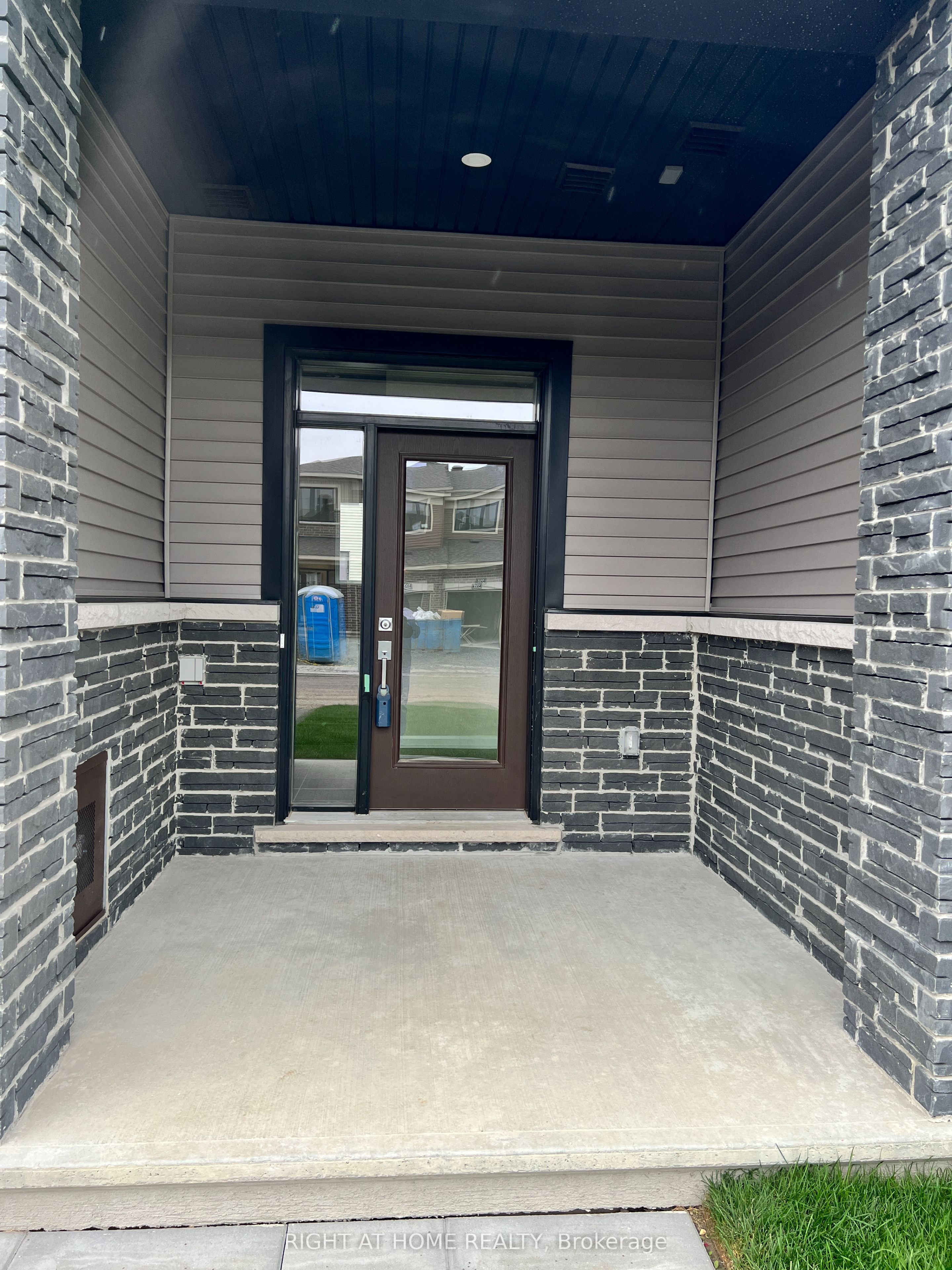 595 Lilith Street Property Photo 2