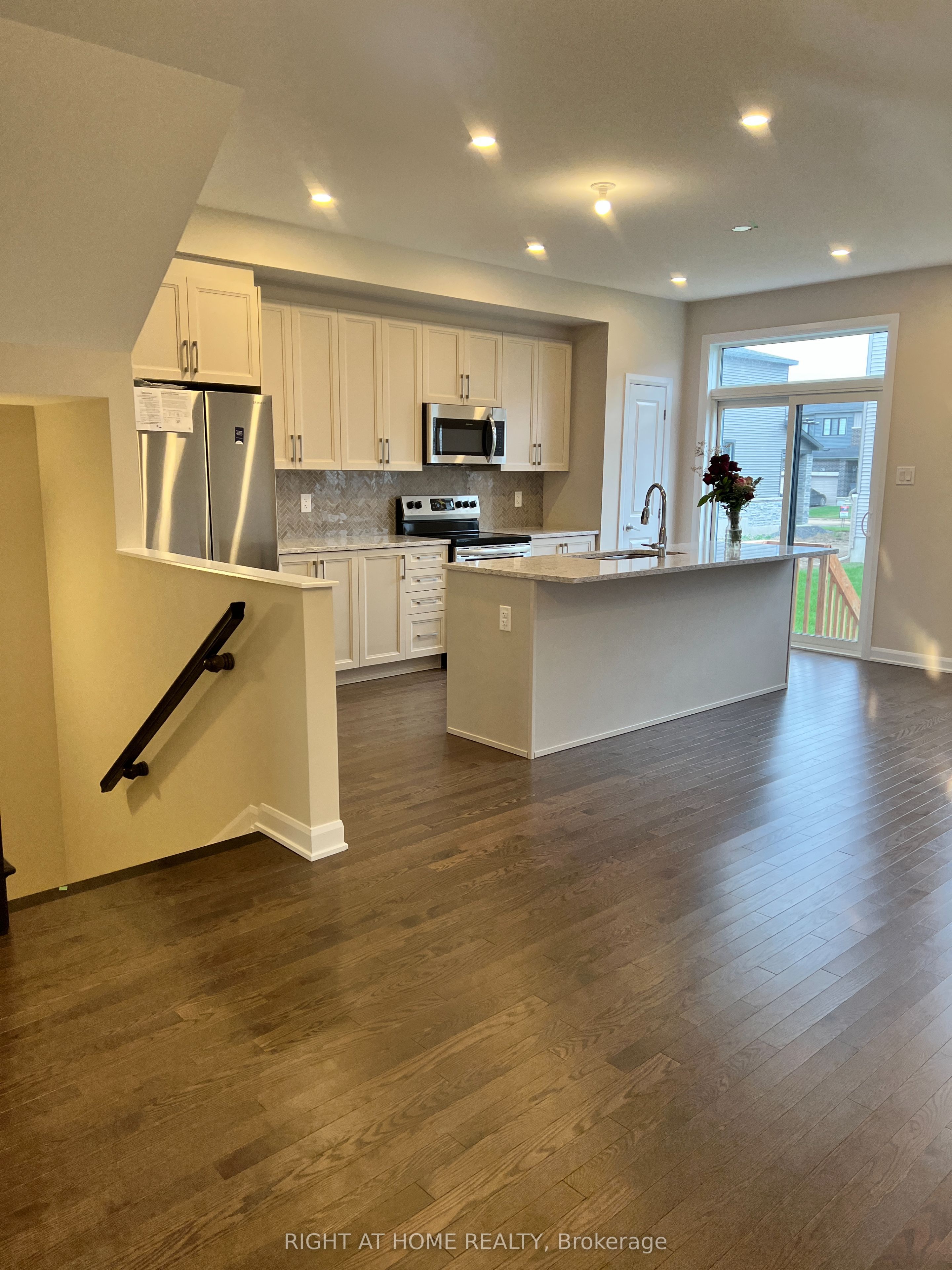 595 Lilith Street Property Photo 8