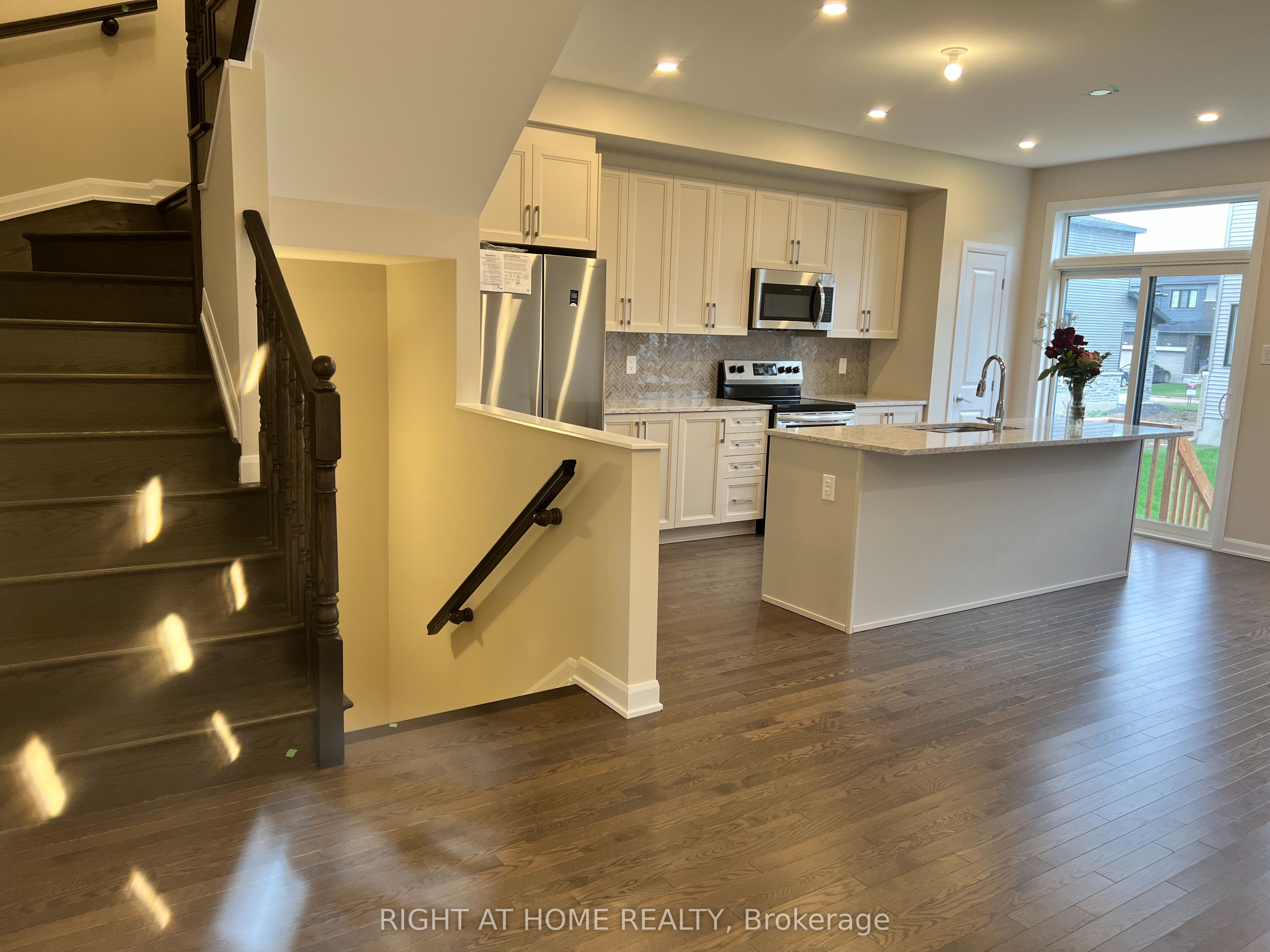 595 Lilith Street Property Photo 10
