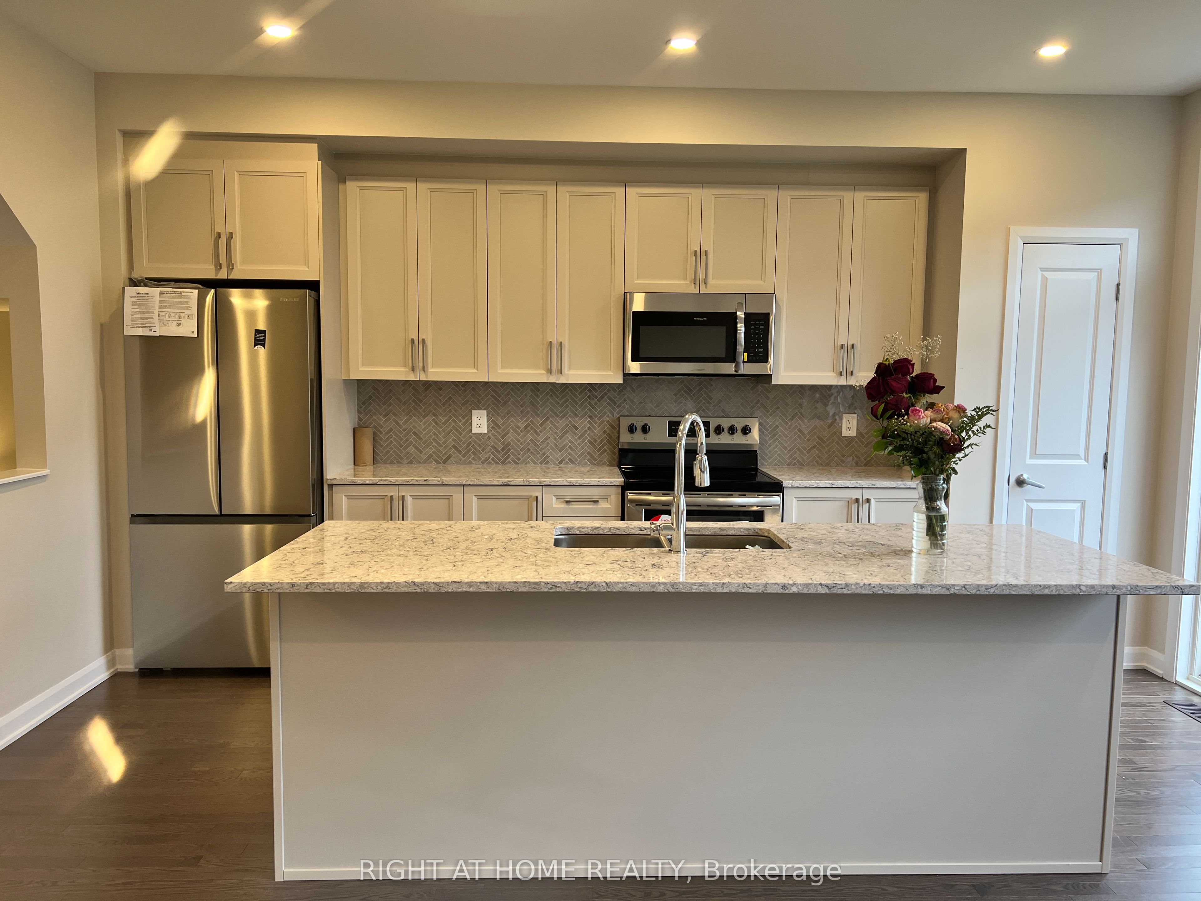 595 Lilith Street Property Photo 11