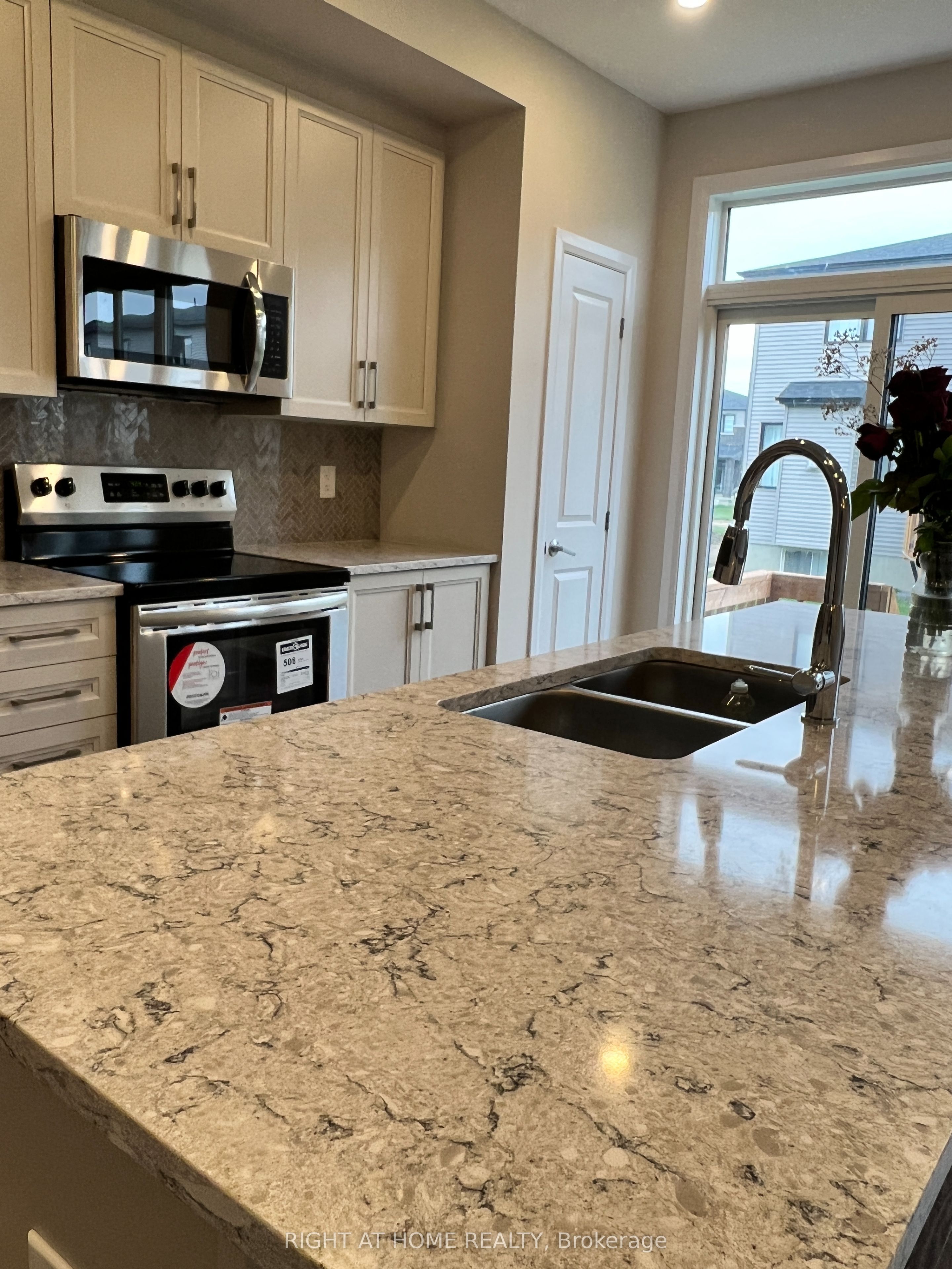 595 Lilith Street Property Photo 12